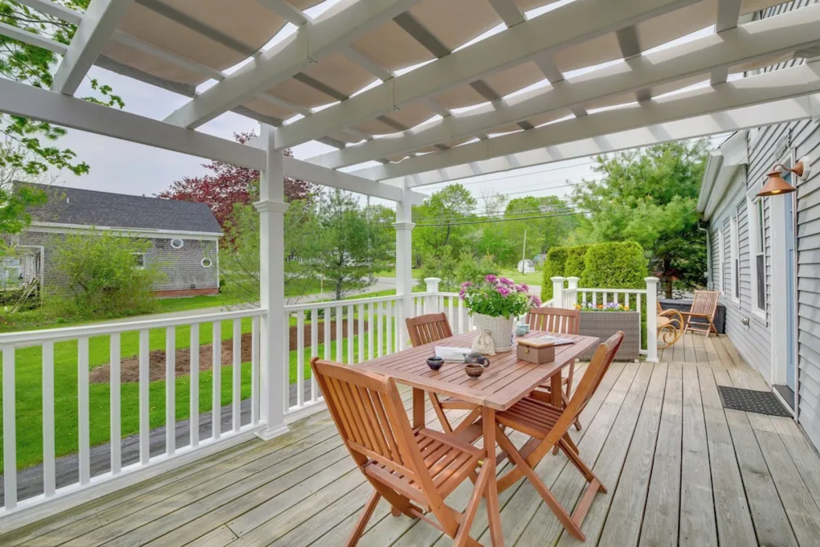 Rockland Home w/ Deck 5 Mins to Historic Downtown!