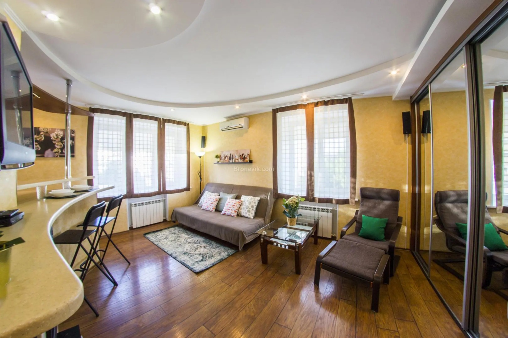 RENT-servis Apartamenty v istoricheskom tsentre Omska na Lermontova