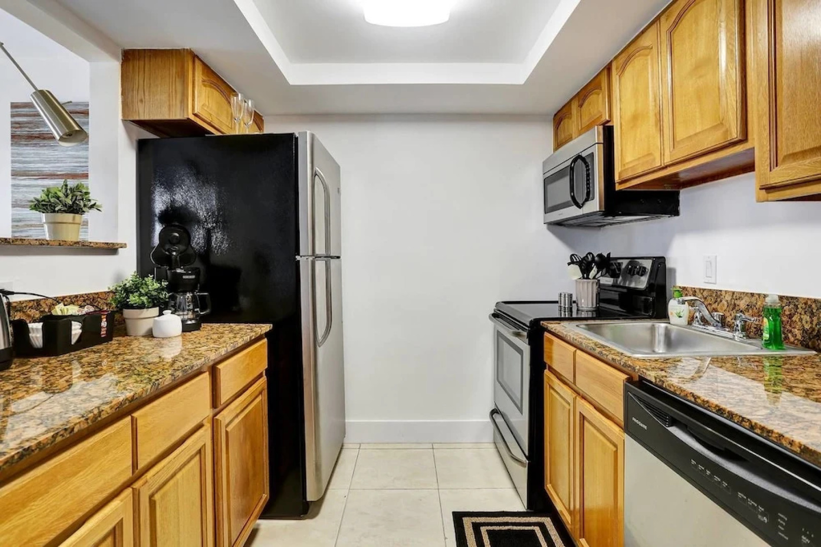 Stylish & Unique 1 BR Designer Waterview APT