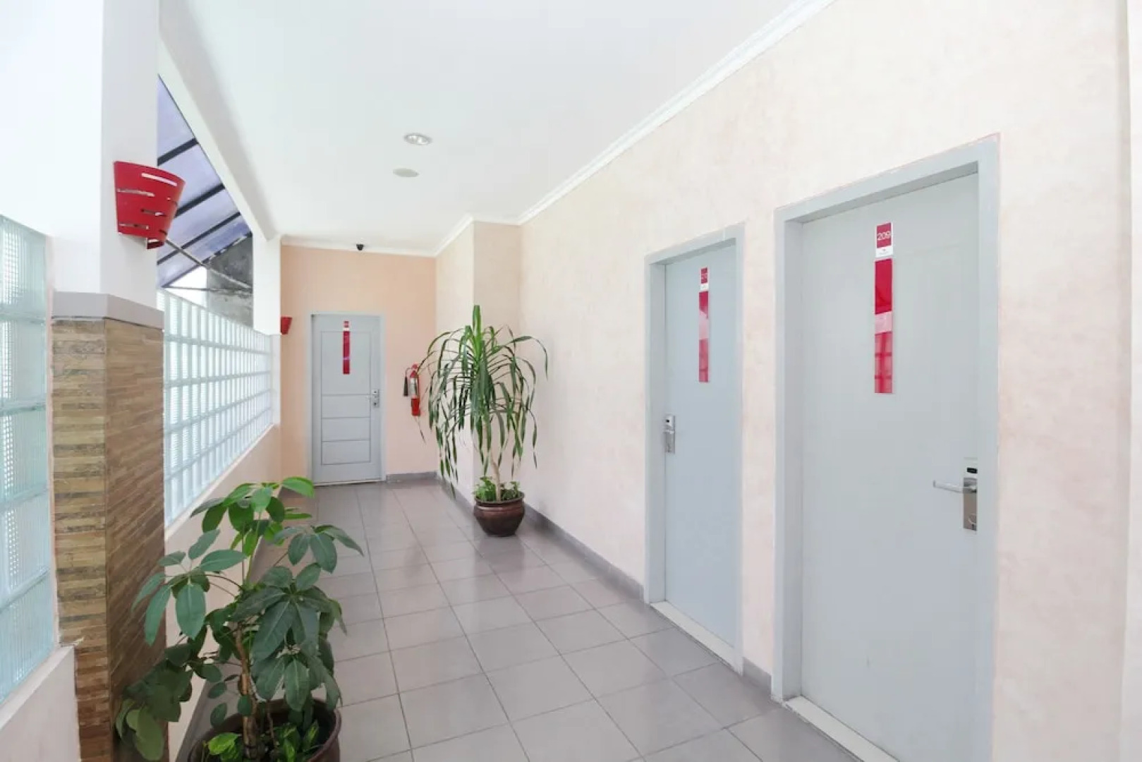 Airy Terminal Tirtonadi MT Haryono 80 Solo