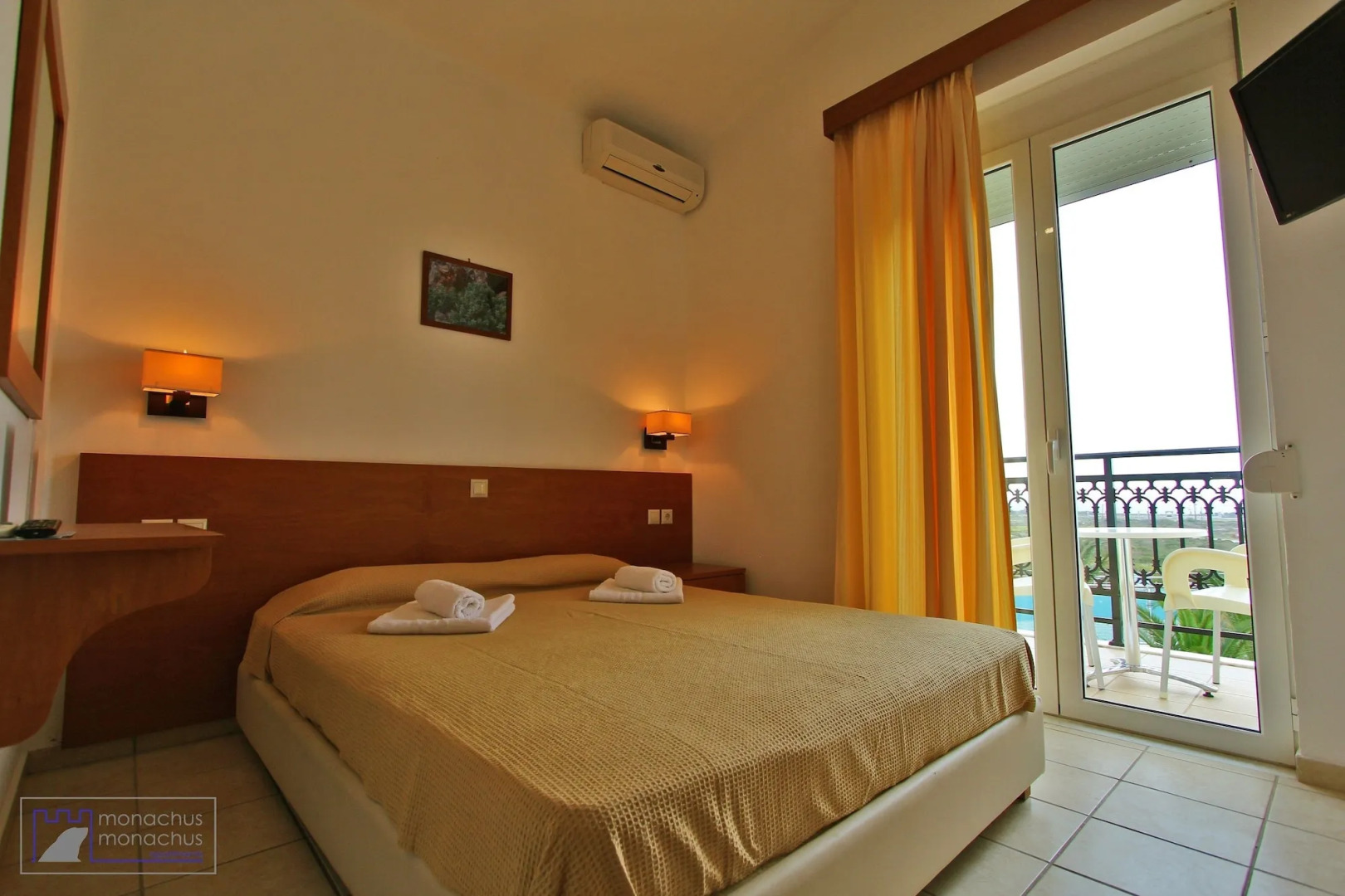 Monachus Monachus Apartments