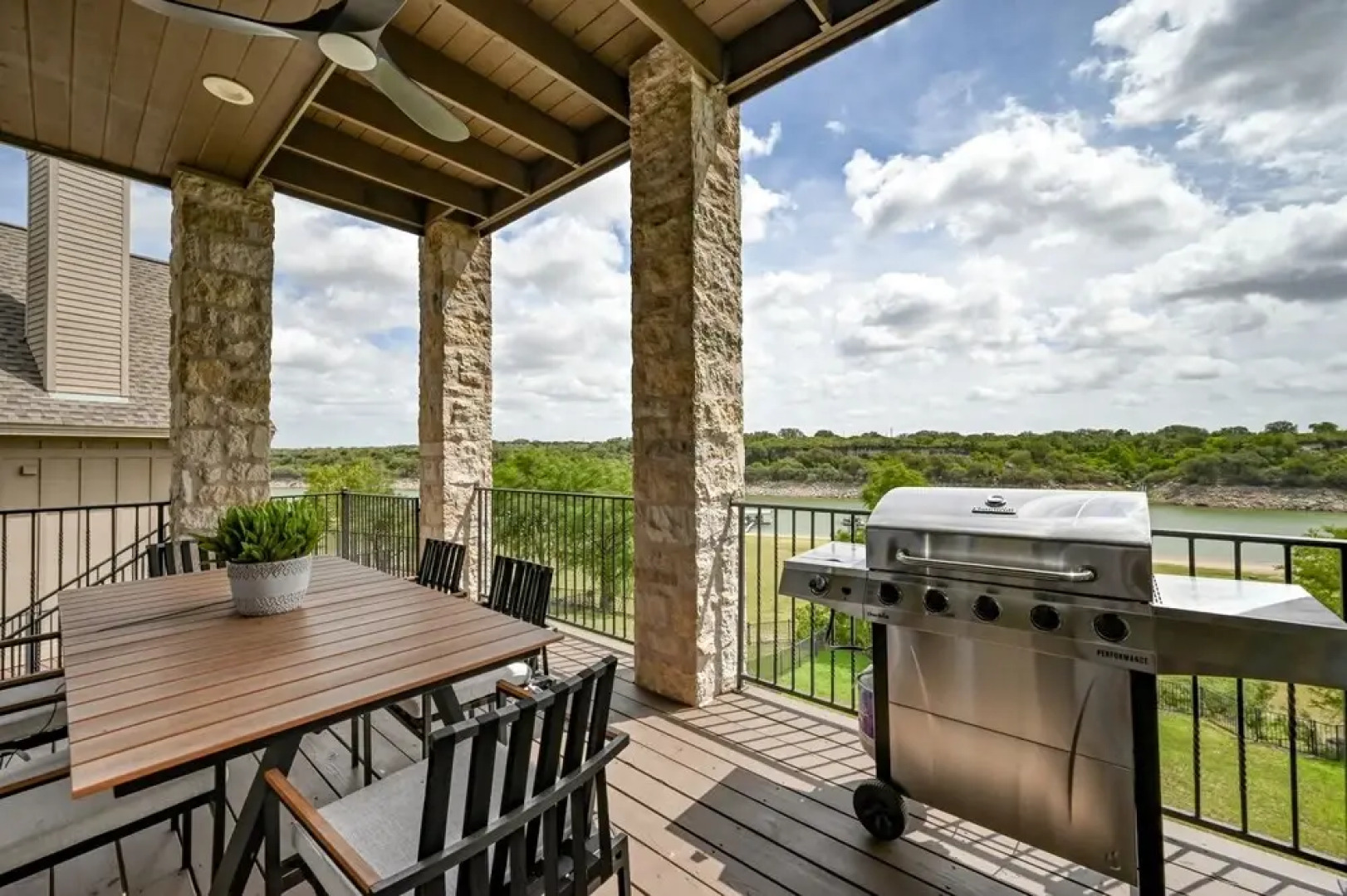 Luxury Lakefront Home-private Dock - Dipping Pool!