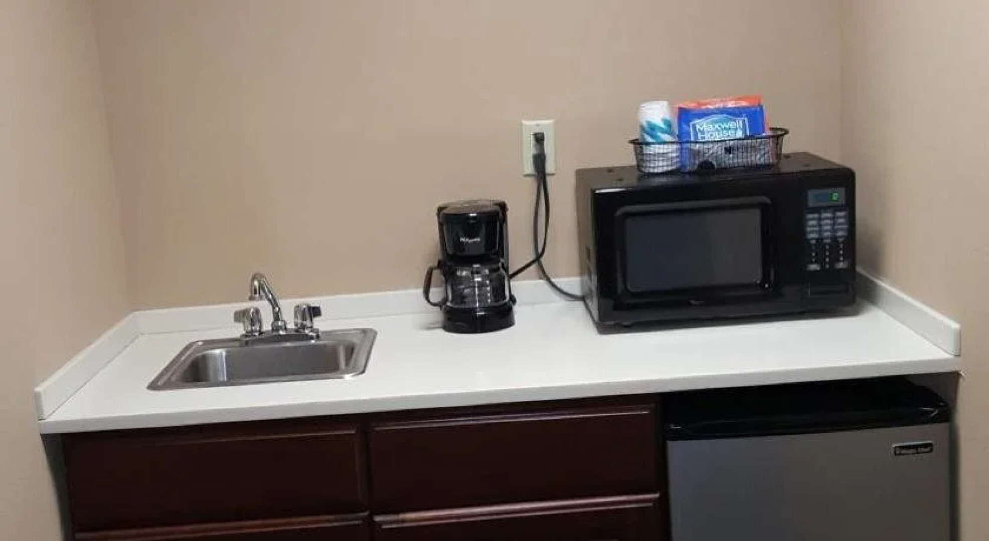 Elwood Hotel & Suites