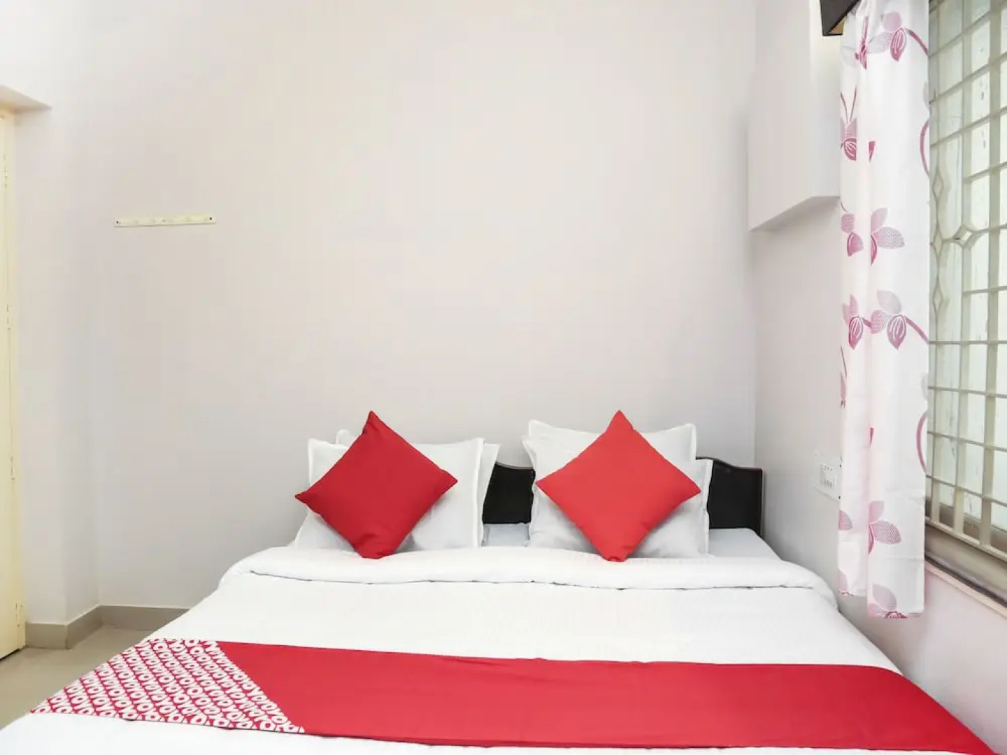 Collection O 14623 Travellers Inn