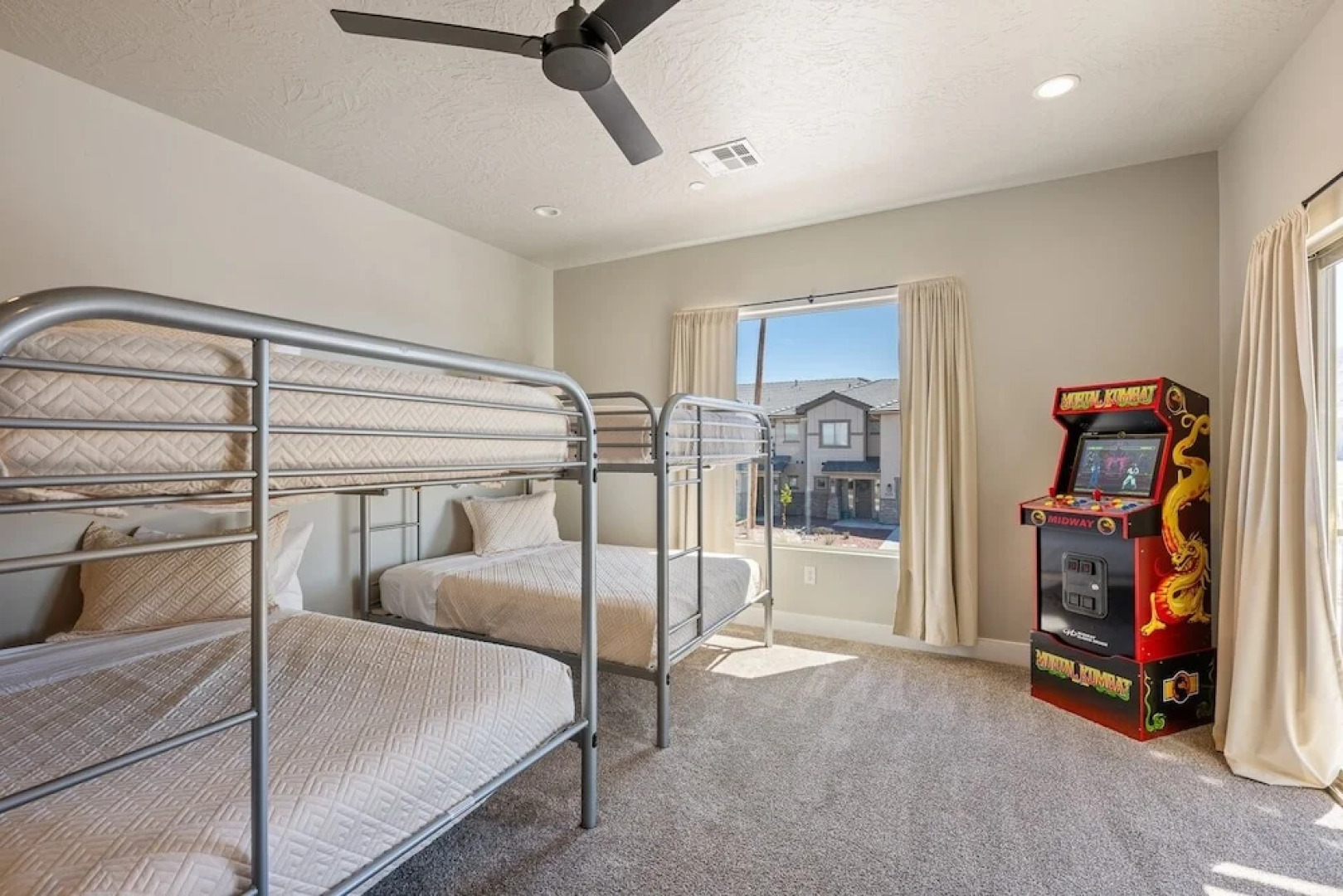 Zion's Paradise 6 Bedroom Townhouse