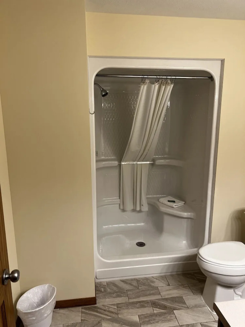 Budget Host Inn & Suites