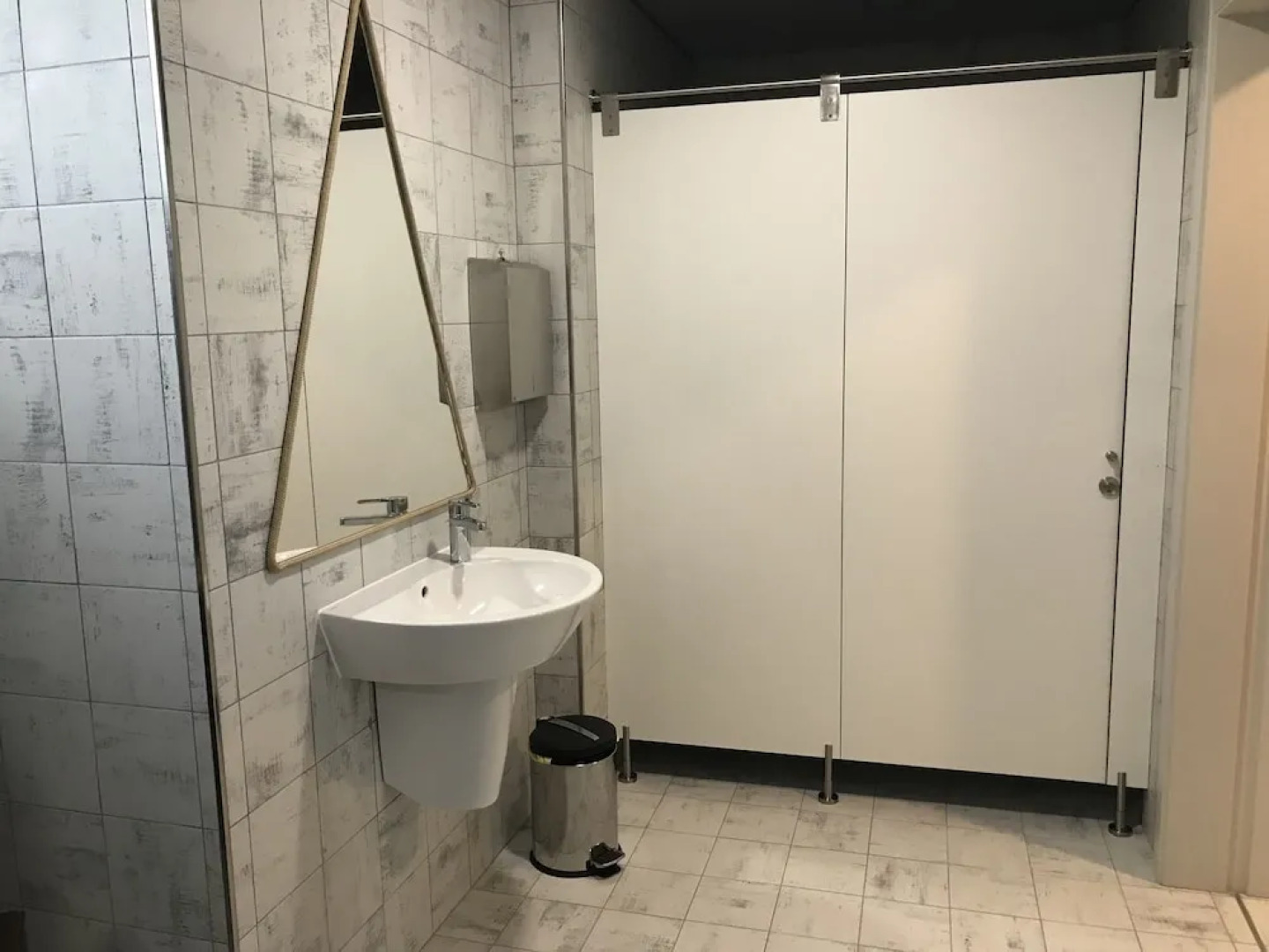 Royal Beach Hostel & Suites