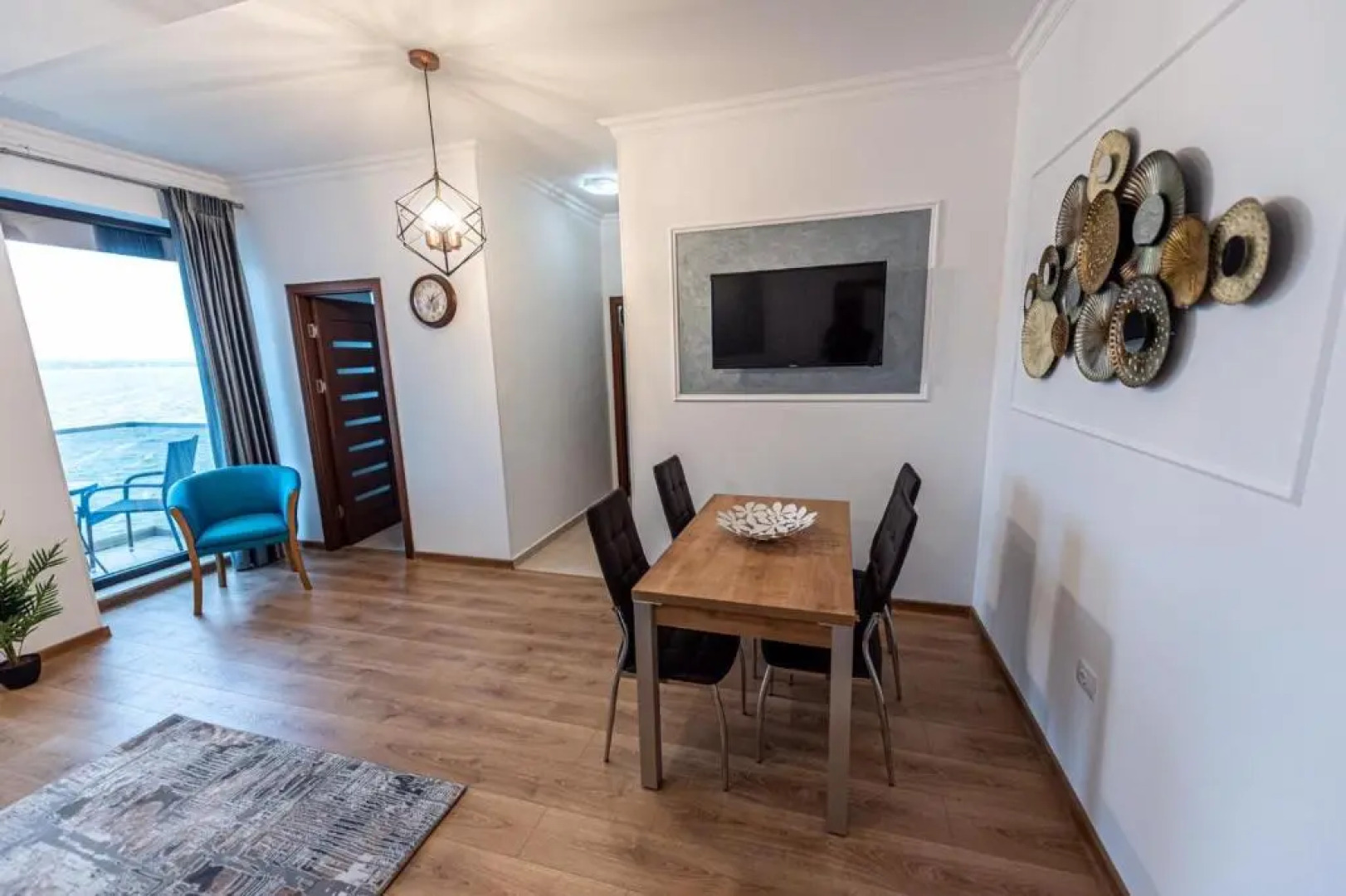 Apartment Sunset Lake View