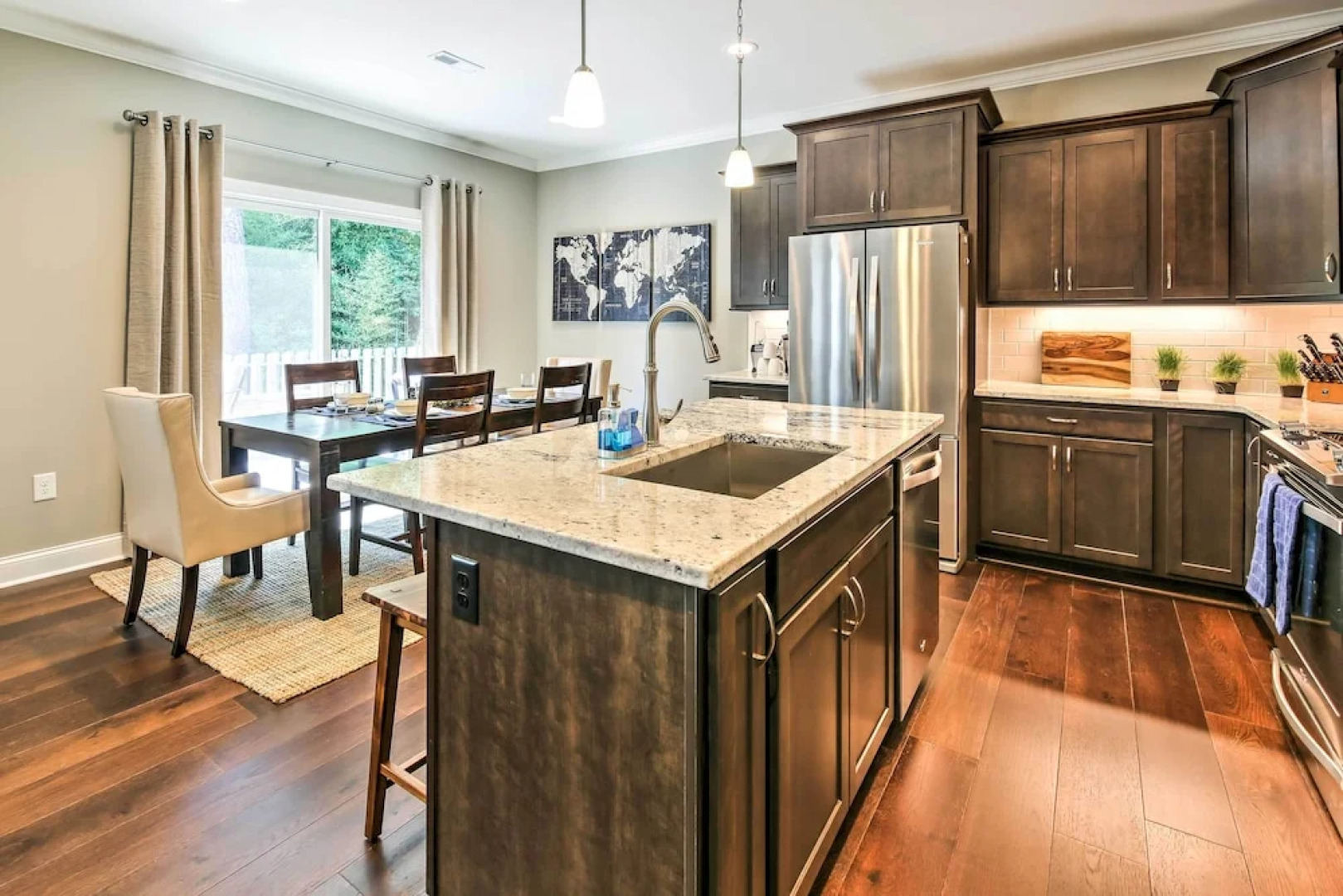 Downtown Townhome; Walk to Dine & Shop on Broad St