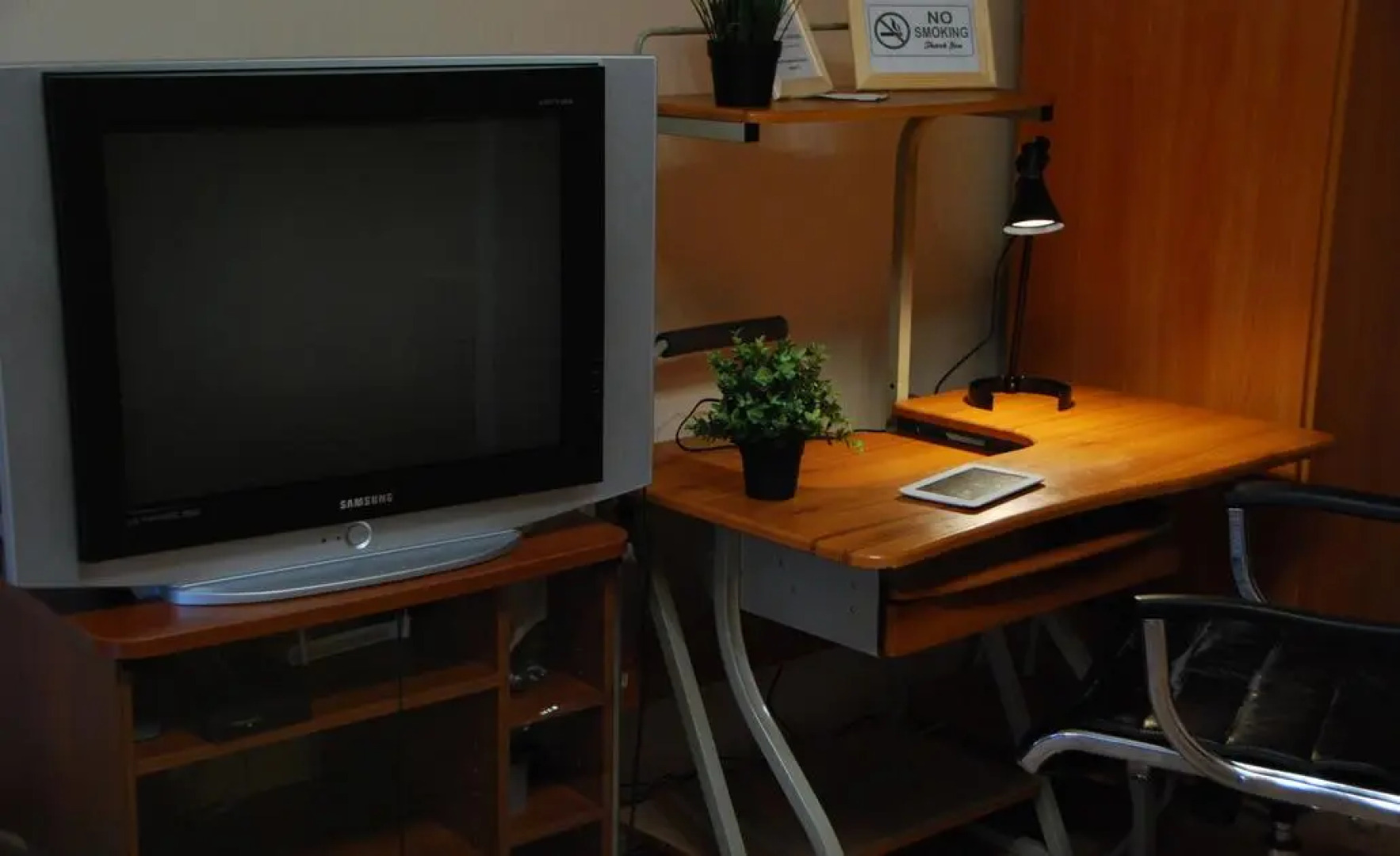 Диван и Чемодан на ул. Дуси Ковальчук, 260