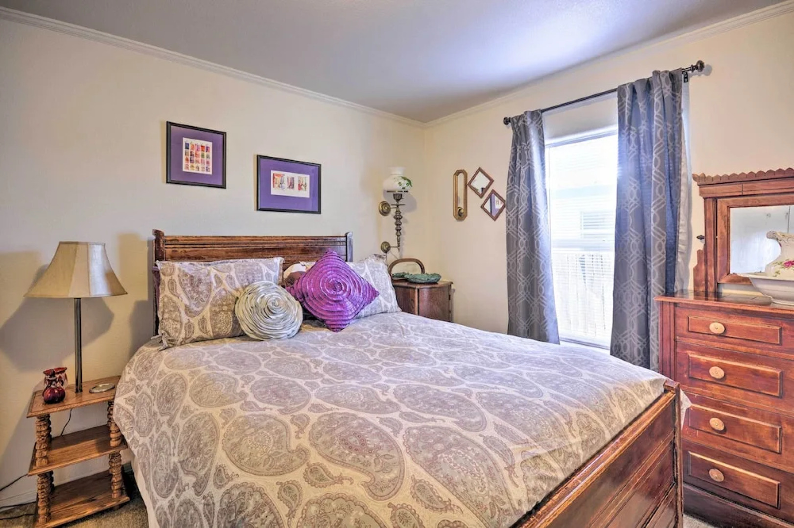 Peaceful Portales Escape w/ Patio & Grill!