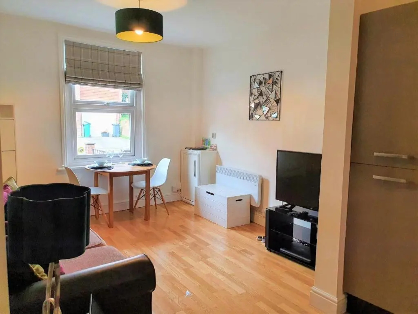 Redhill Garland- 1 bed 1 bath self contained ground floor flat