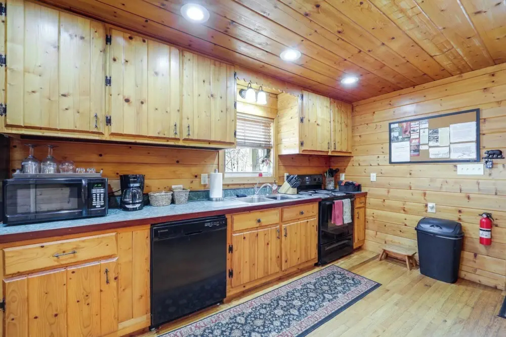 Secluded Lenoir Cabin: 4 Mi to Dtwn Blowing Rock