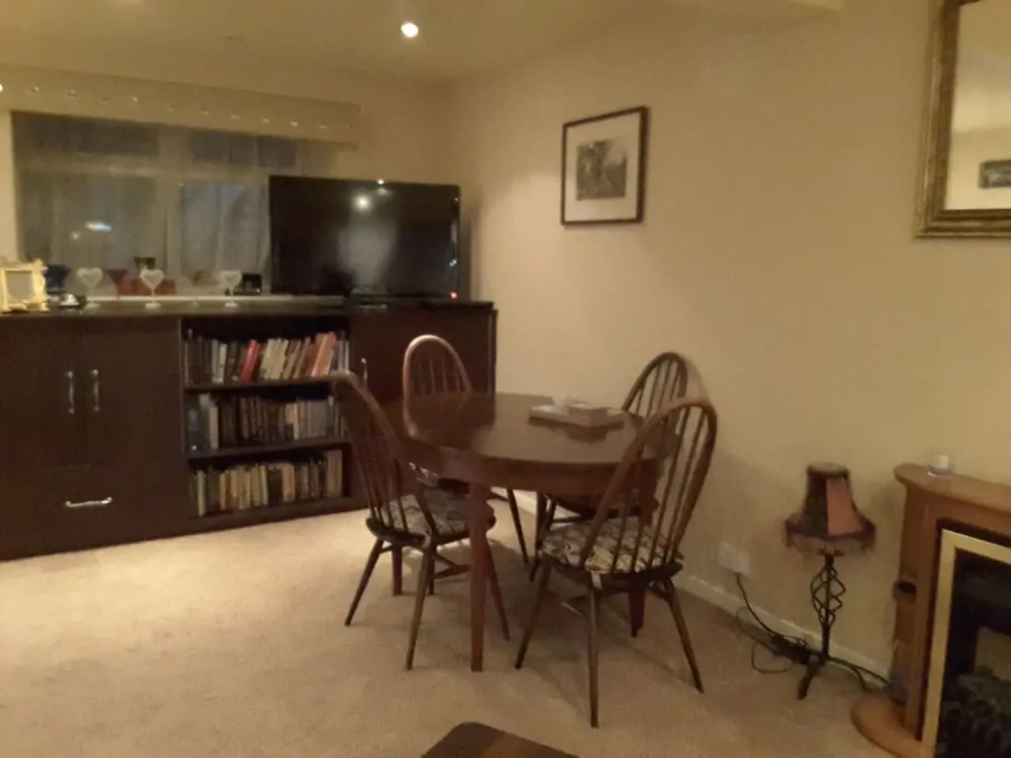 2 Bed Apartment 2 Mins Walk Away From the Beach!