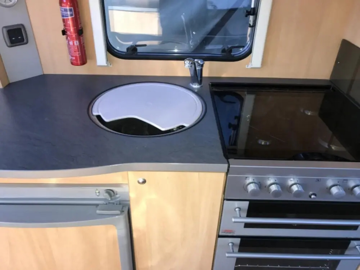 Stayzo Quiet Countryside Setting - Caravan View With Free Wi-fi in the Chiltern Hills