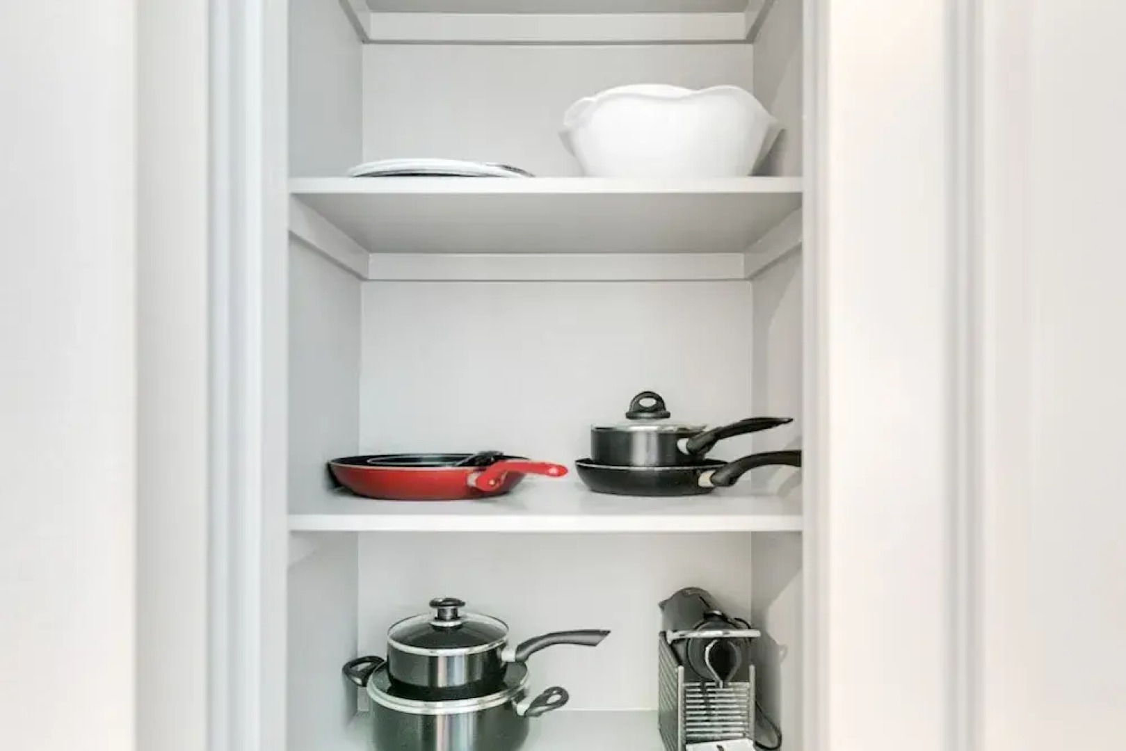 Maison De Luxe Brand New Cozy, Prime Location 1 Bedroom Condo by Redawning