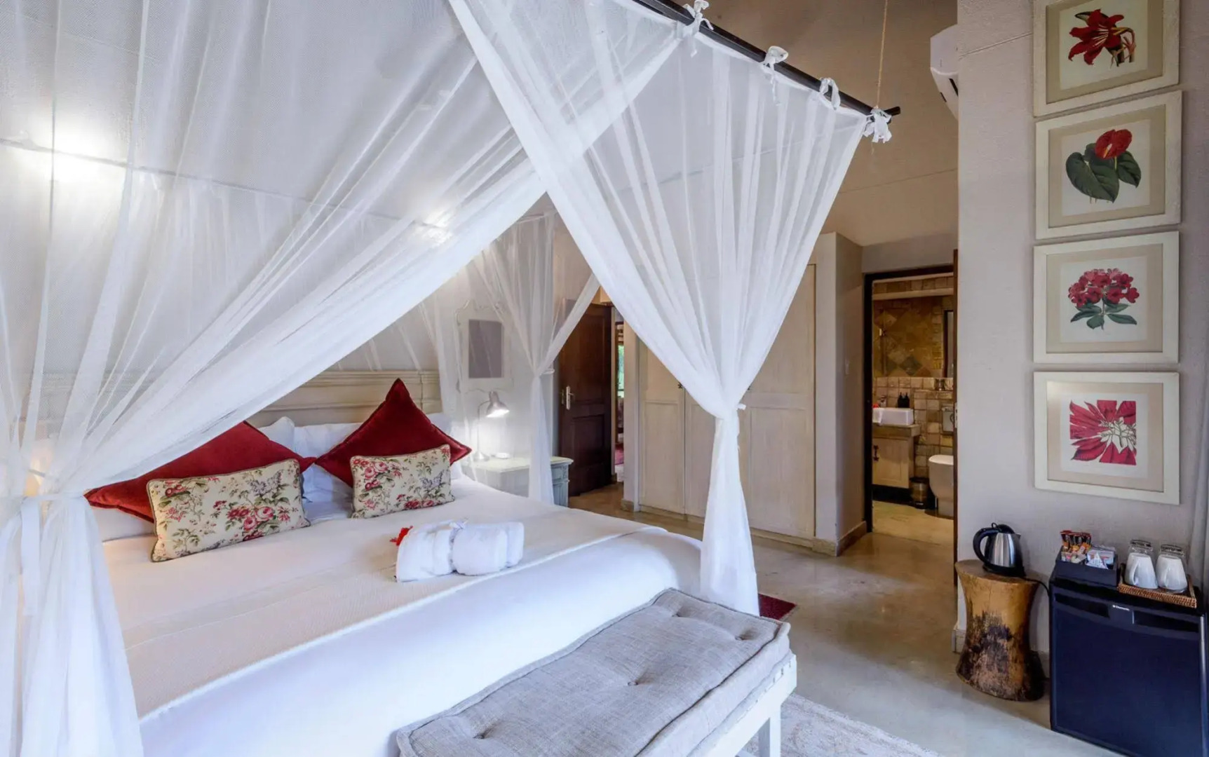 Khaya Ndlovu Manor House