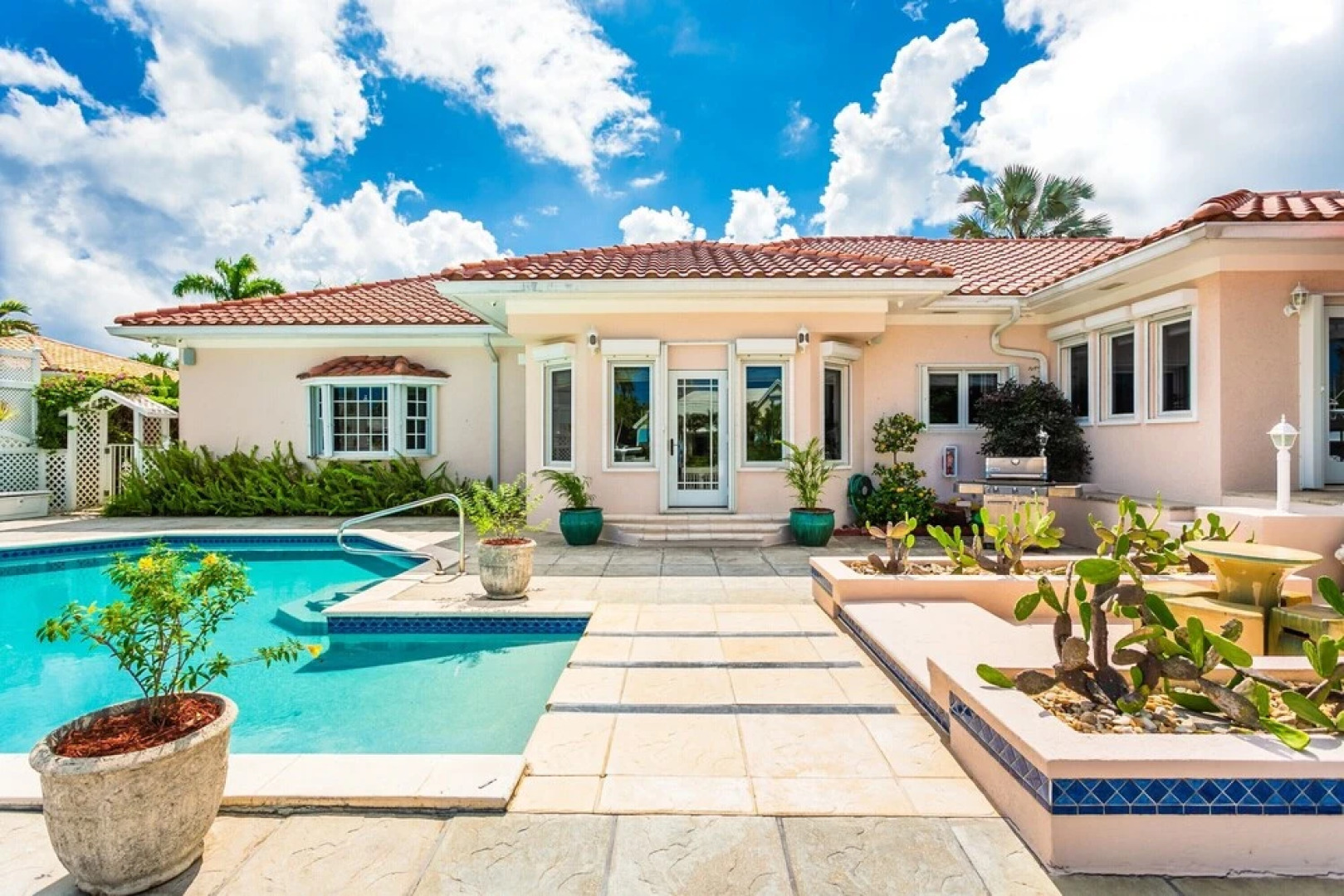 Maridadi by Cayman Villas