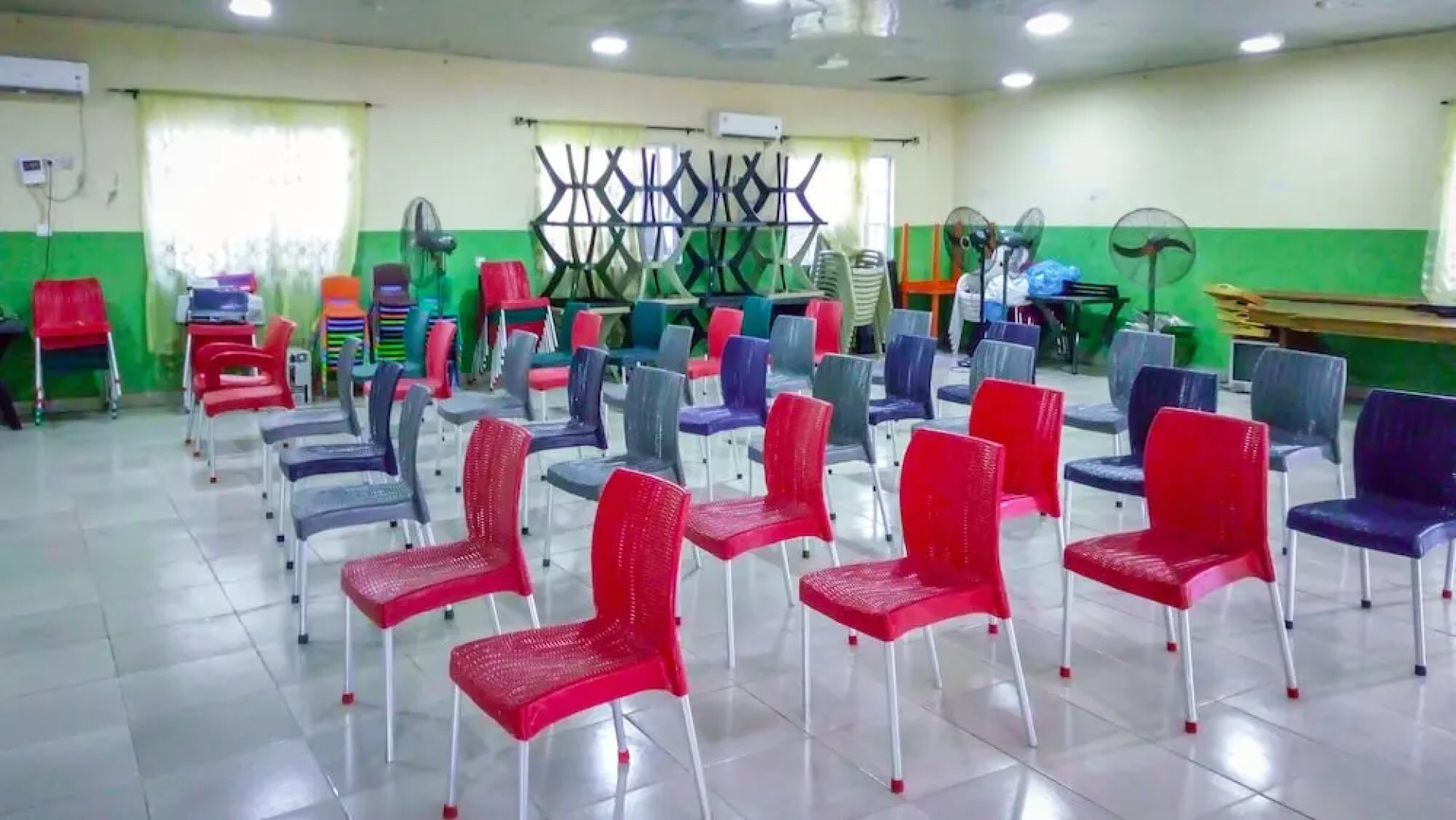 De Royal Legacy Hotel and Suites