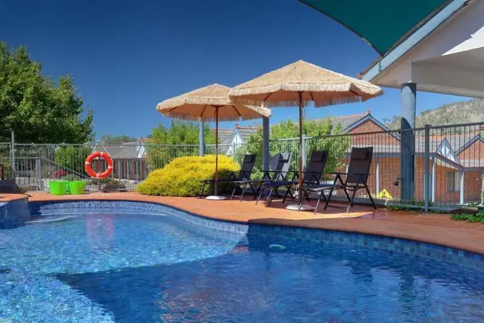 Blazing Stump Motel & Suites