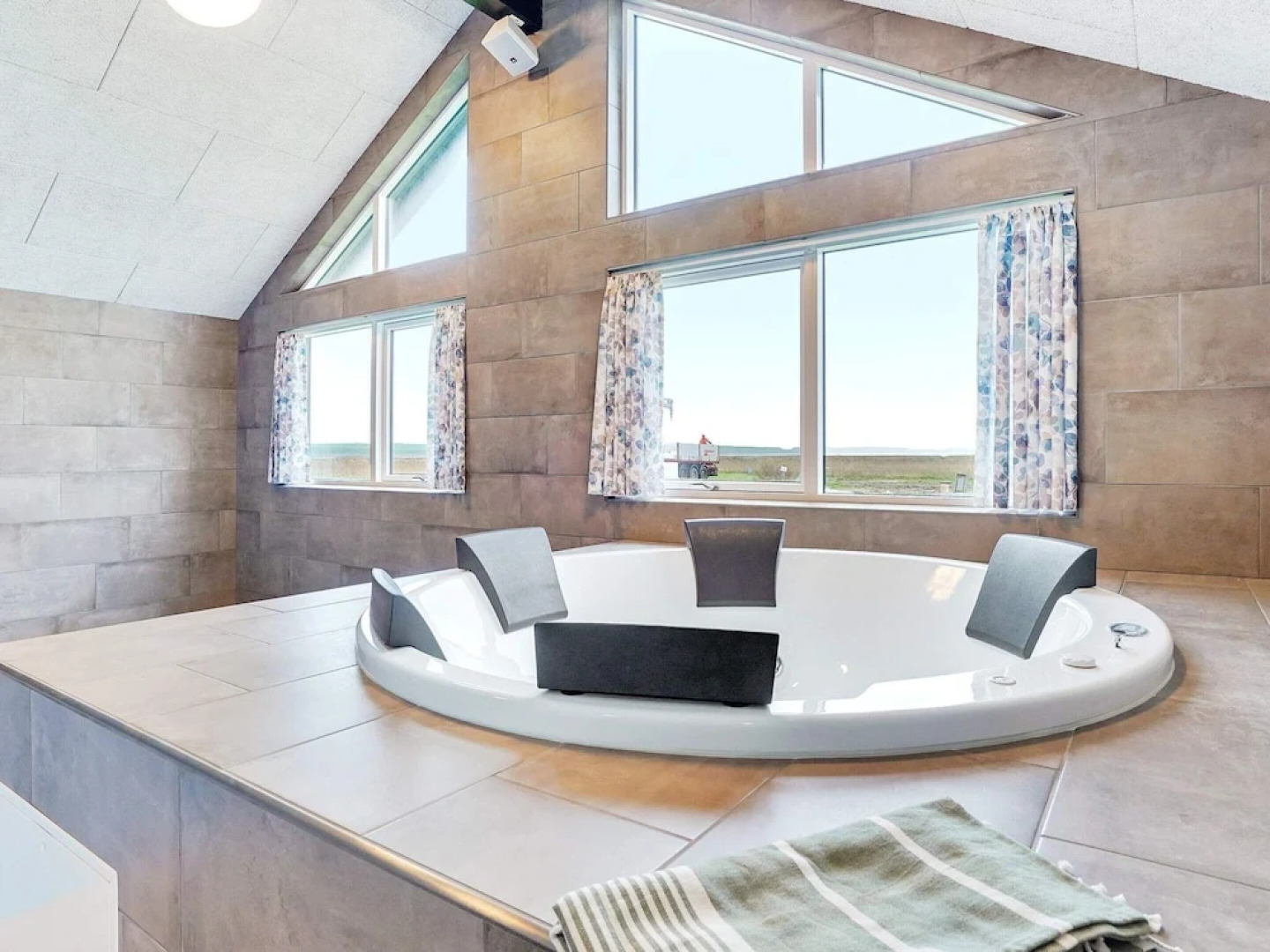 Spacious Retreat Near Beach - By Traum Ferienwohnungen