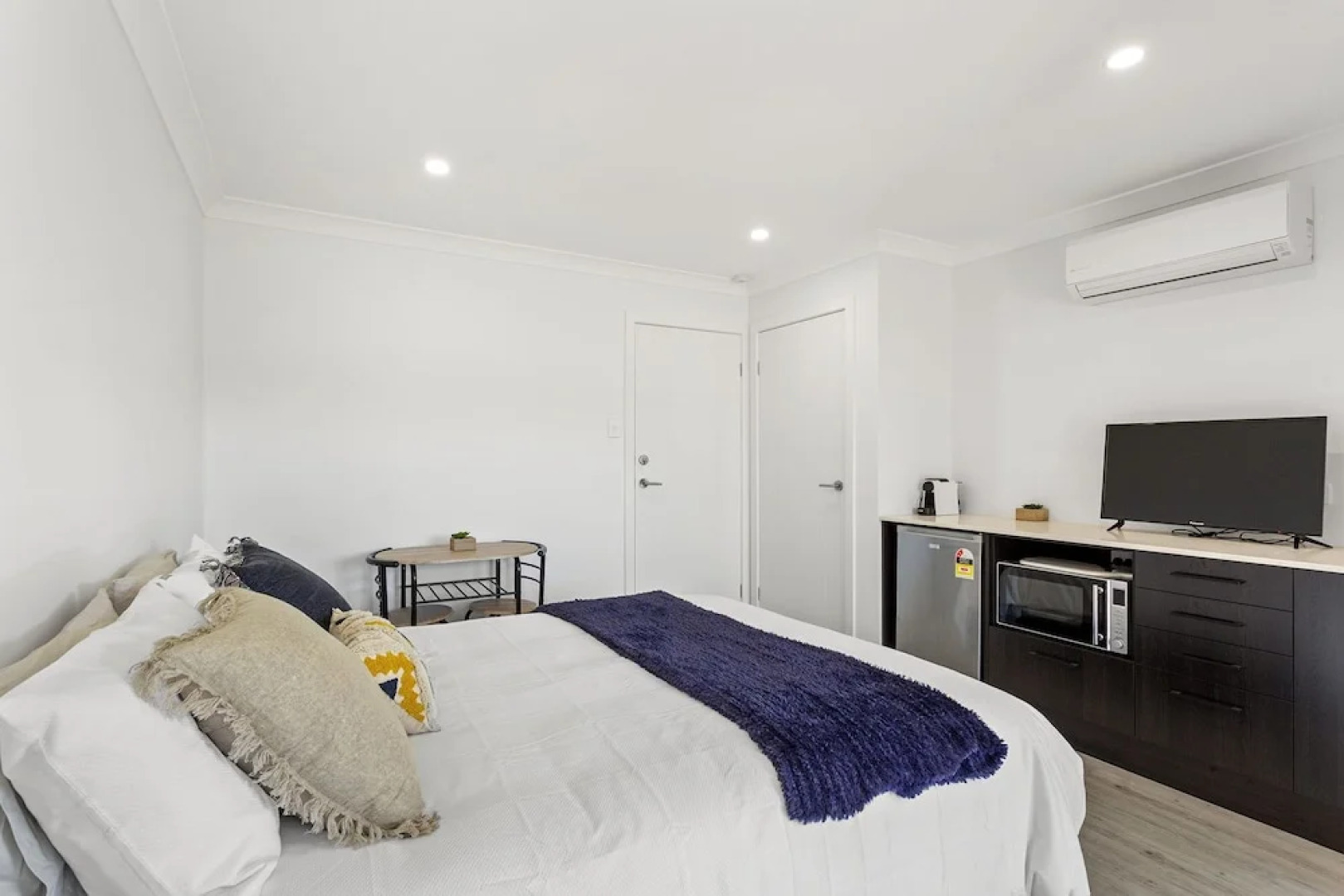 Whale Studio Apartment, 1a Ocean Street