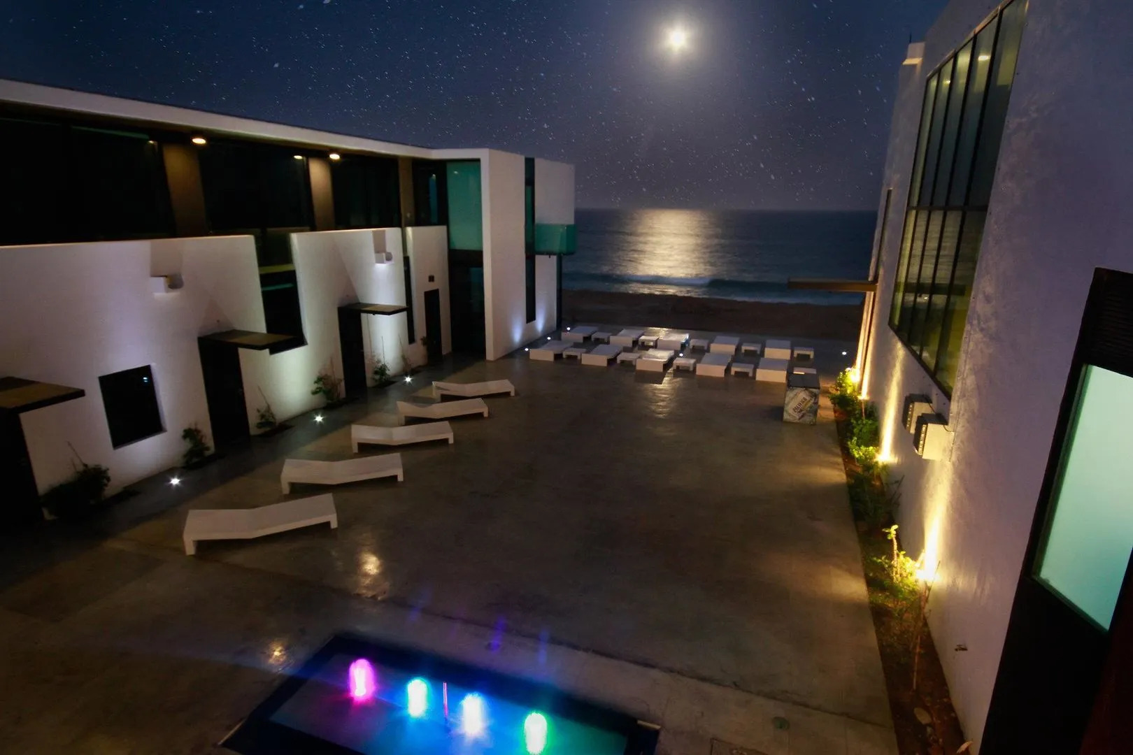 Vidasoul Hotel and Crossroads Country Club Restaurant