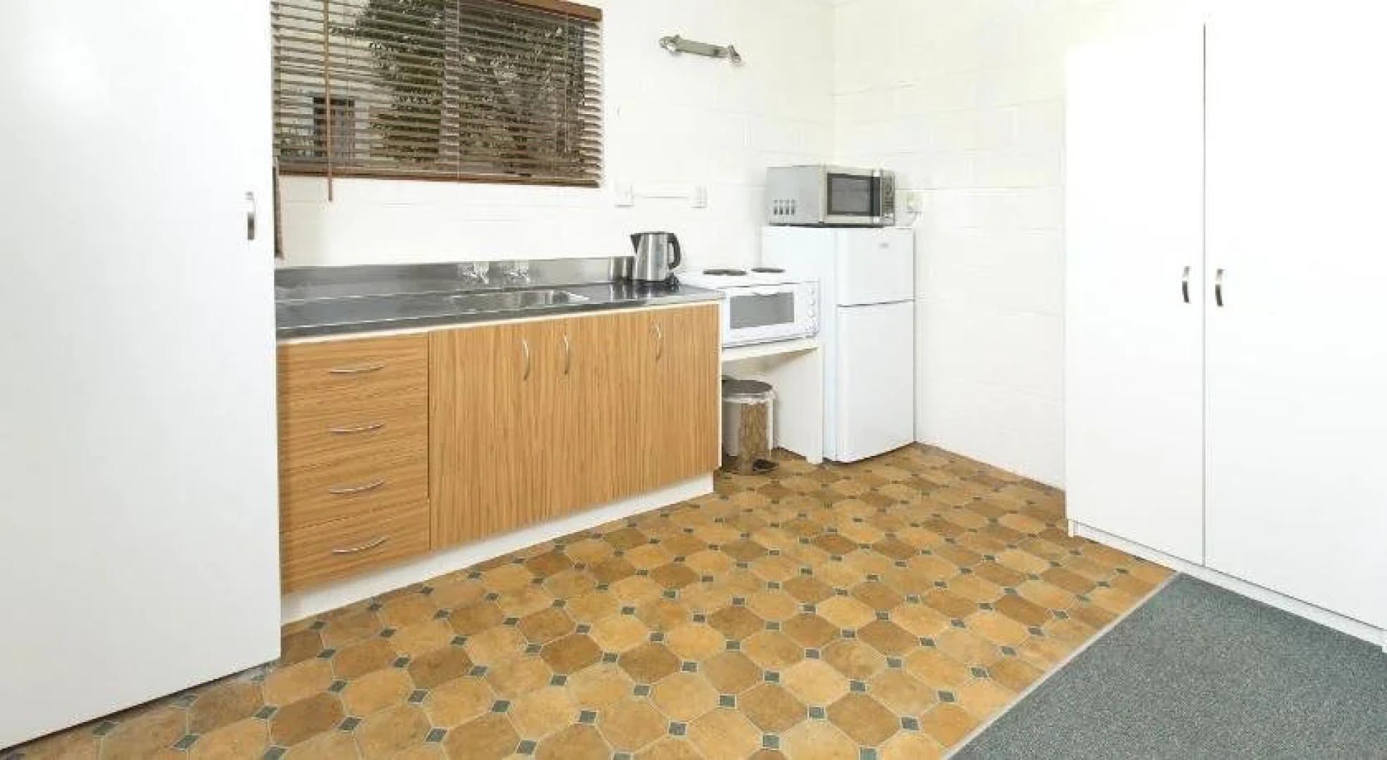 Marina Court Motel & Apartments