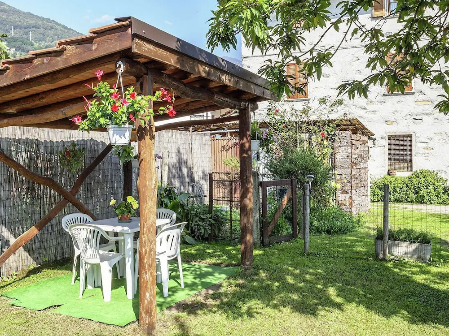 Spacious Apartment near Lake in Dongo