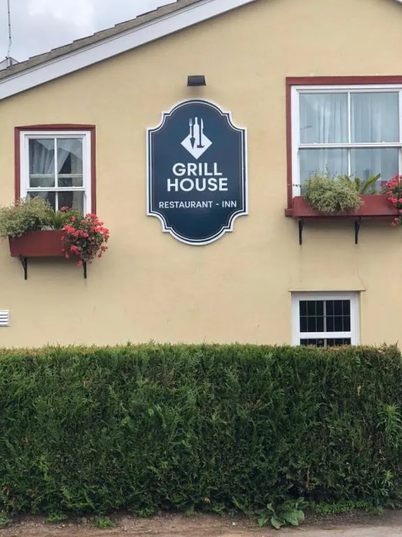 Trowel and Hammer Inn