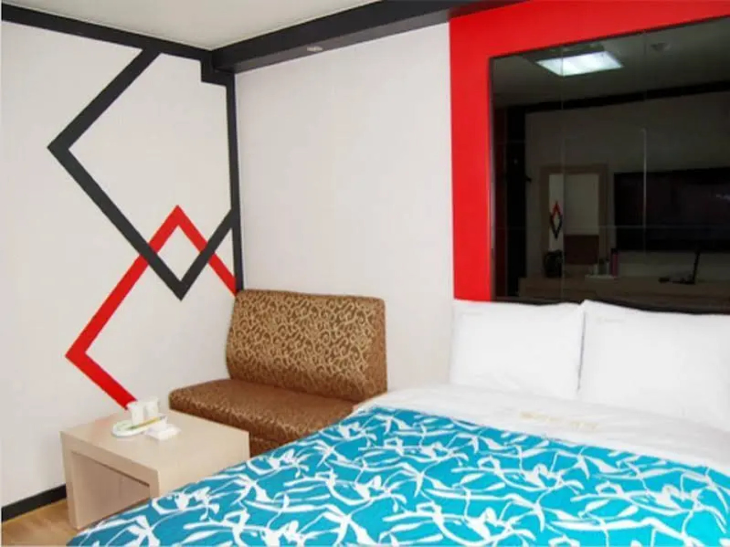 Sunrise Hill Tourist Hotel