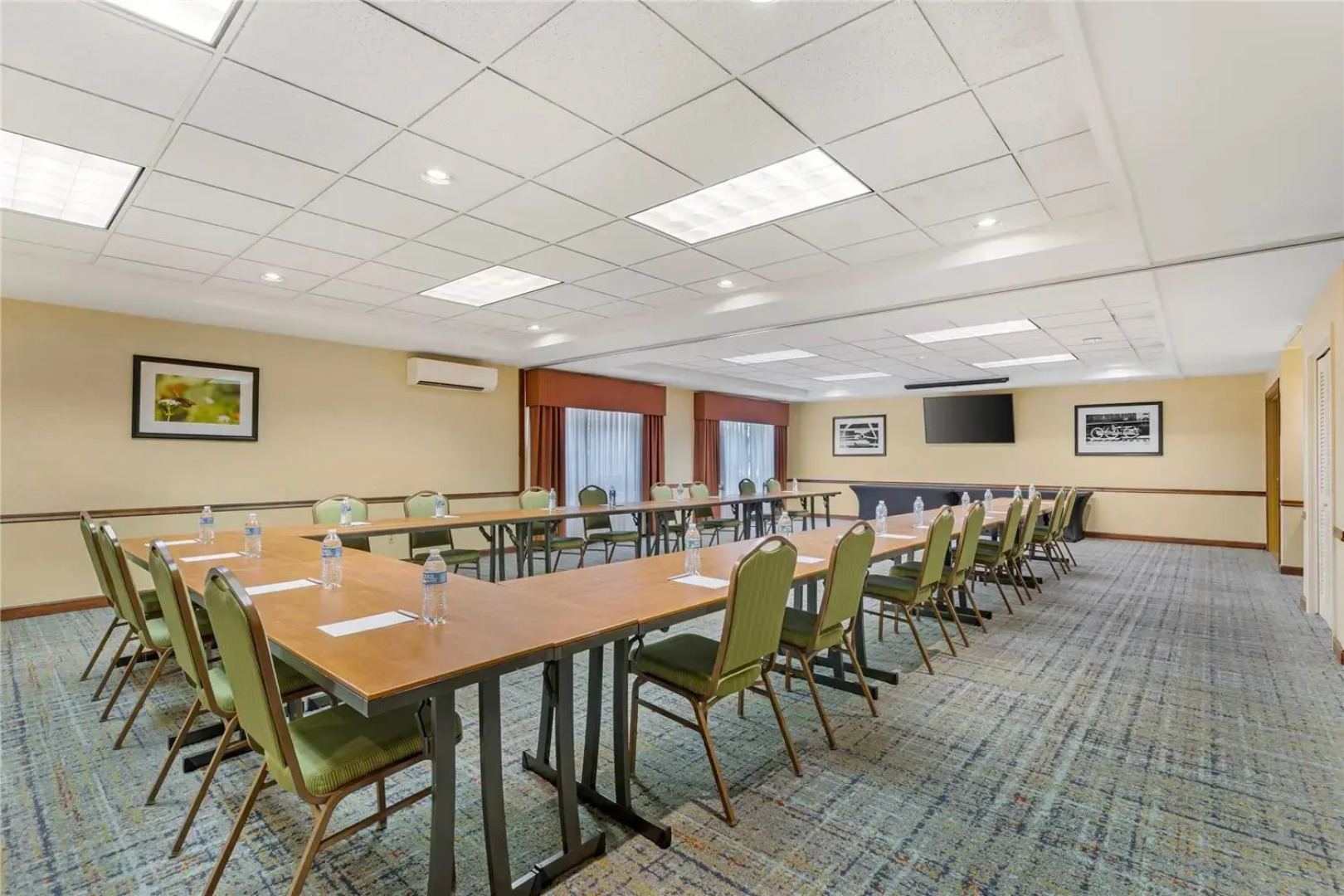 Country Inn & Suites by Radisson, Des Moines West, IA