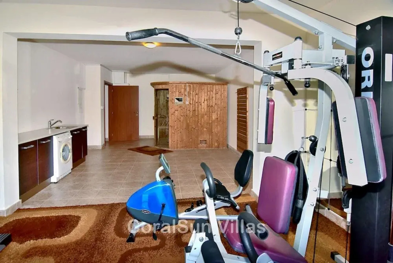 Amazing Luxury Villa, Enormous Heated Pool Jacuzzi, Gym, Games Room In Paphos,