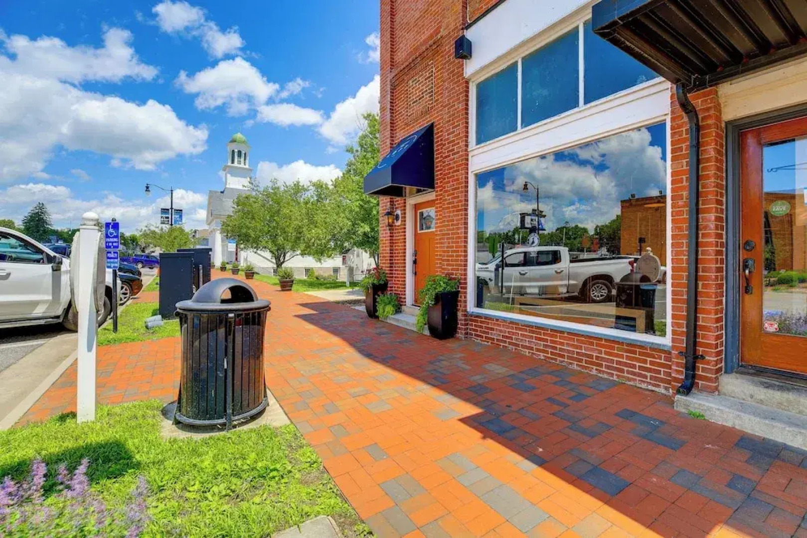 Walkable Wytheville Loft on Main Street!