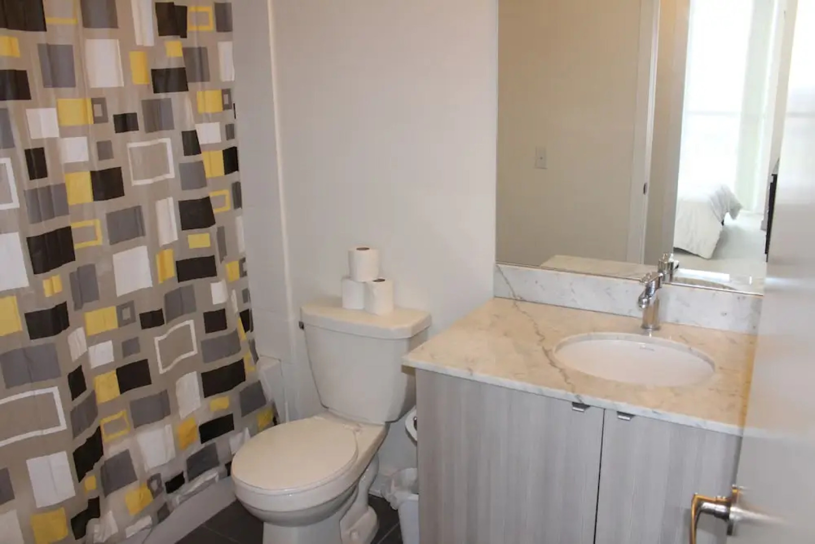 Deluxe Corner Suite - By Elite Suites