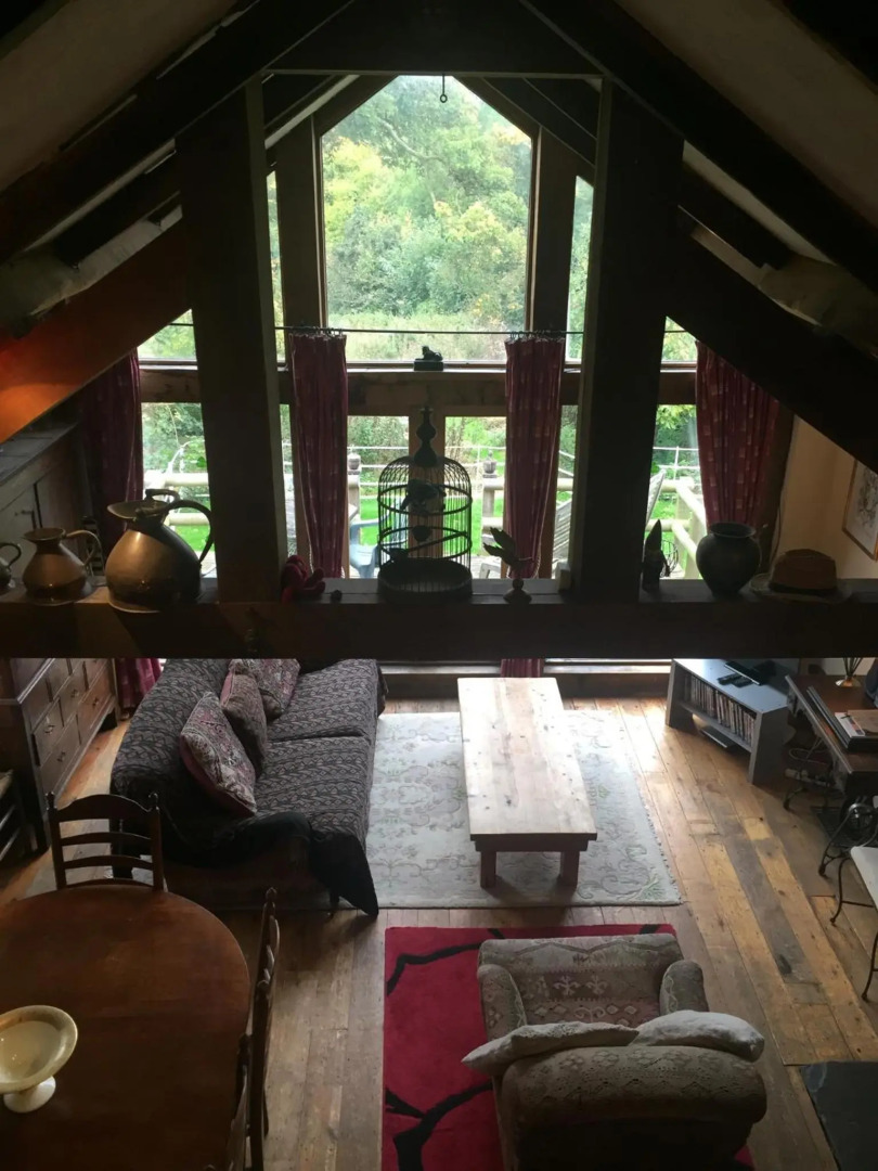 Little Pentre Barn with seasonal Swimming Pool