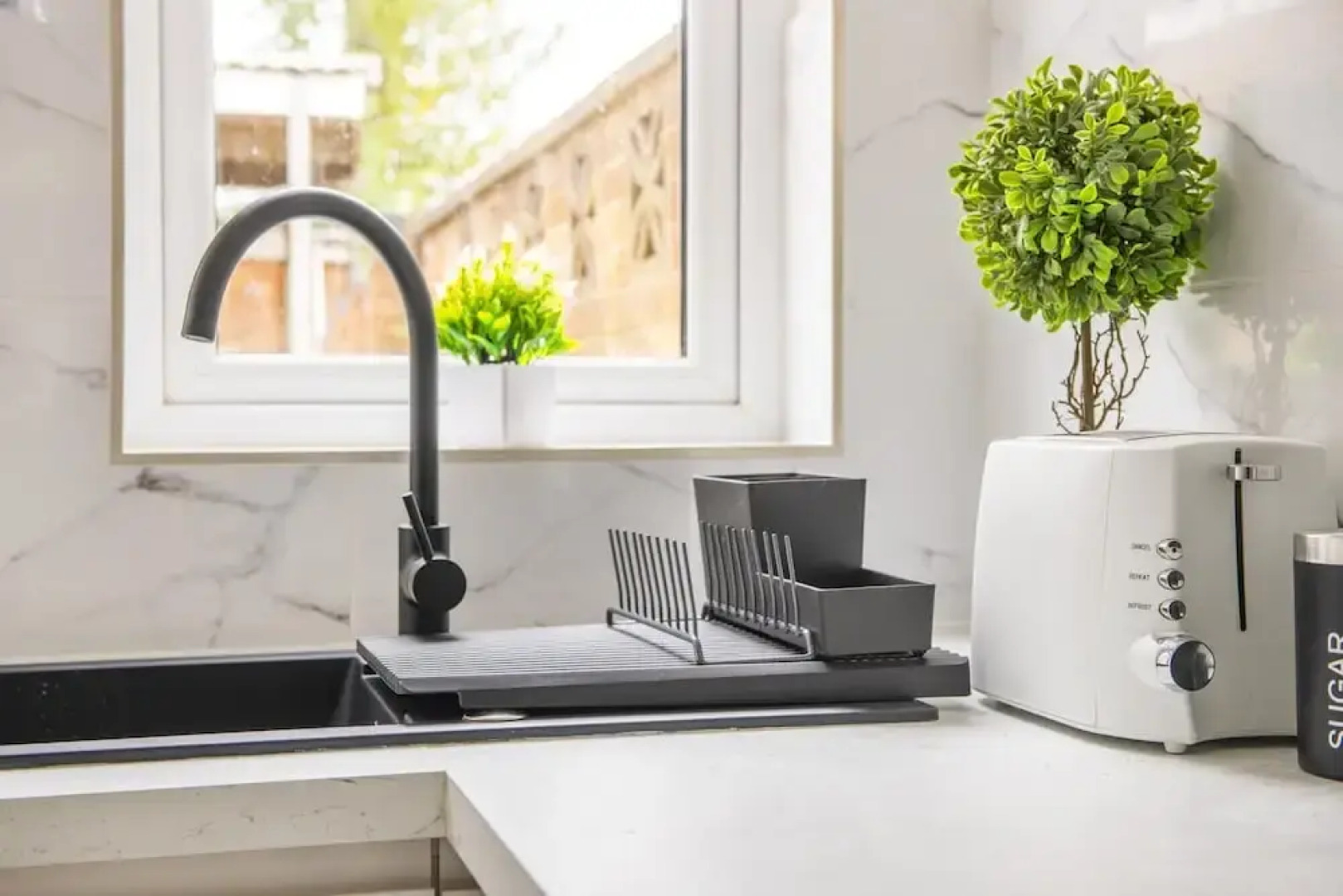 3br-sleeps8-parking-wifi-closestation