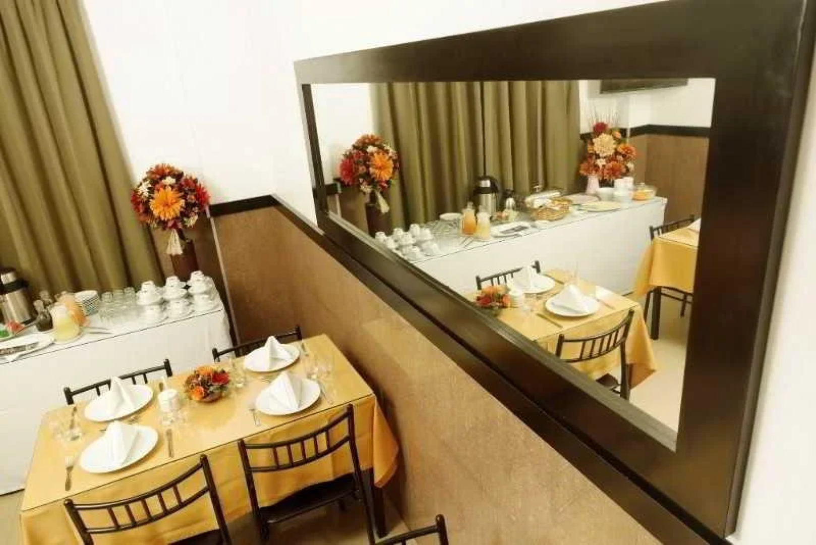 Villa Roma Hotel & Suites