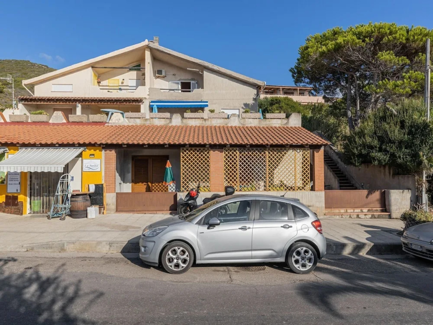 Spacious Holiday Home in Tresnuraghes near Sea