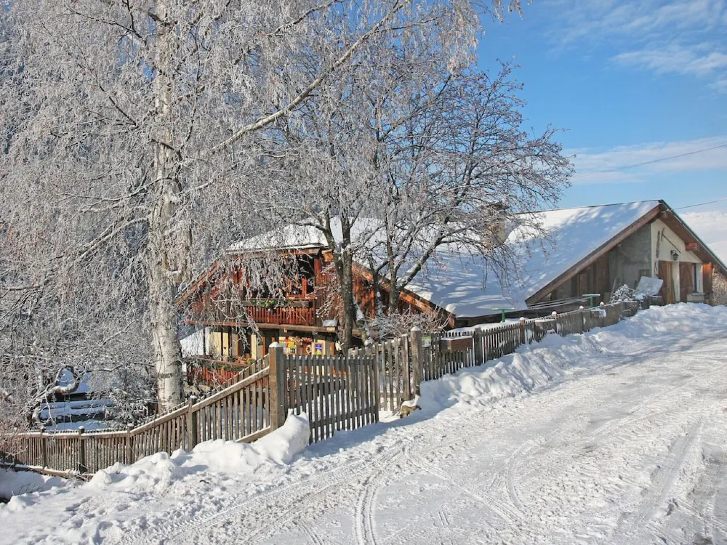 Superb Savoyard traditional chalet located 500 m from the slopes