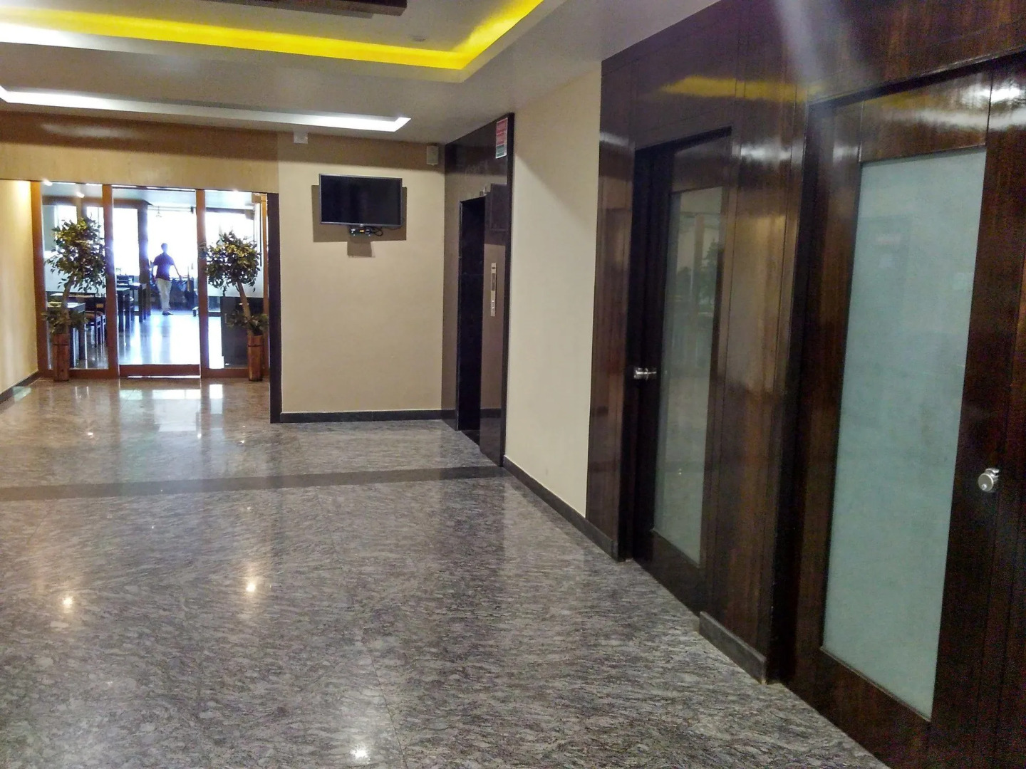 Hotel Raj Vista - Suites & Convention