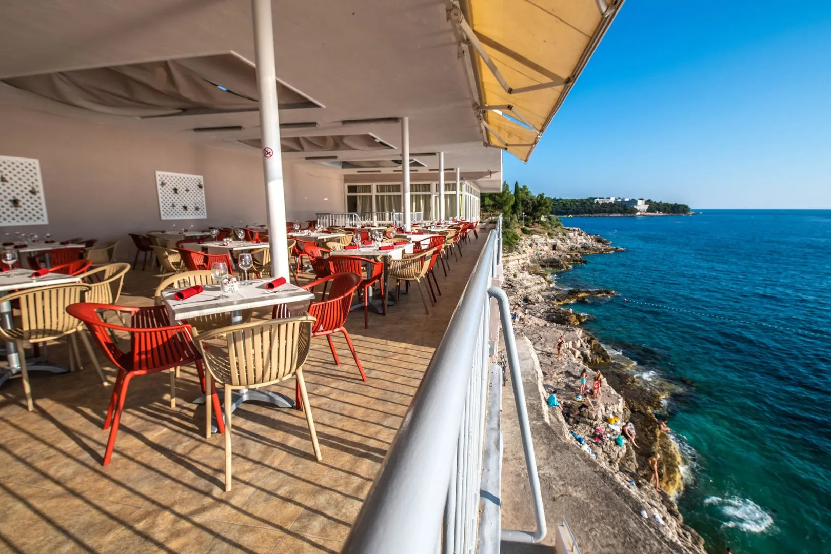 Splendid Golden Rocks Resort