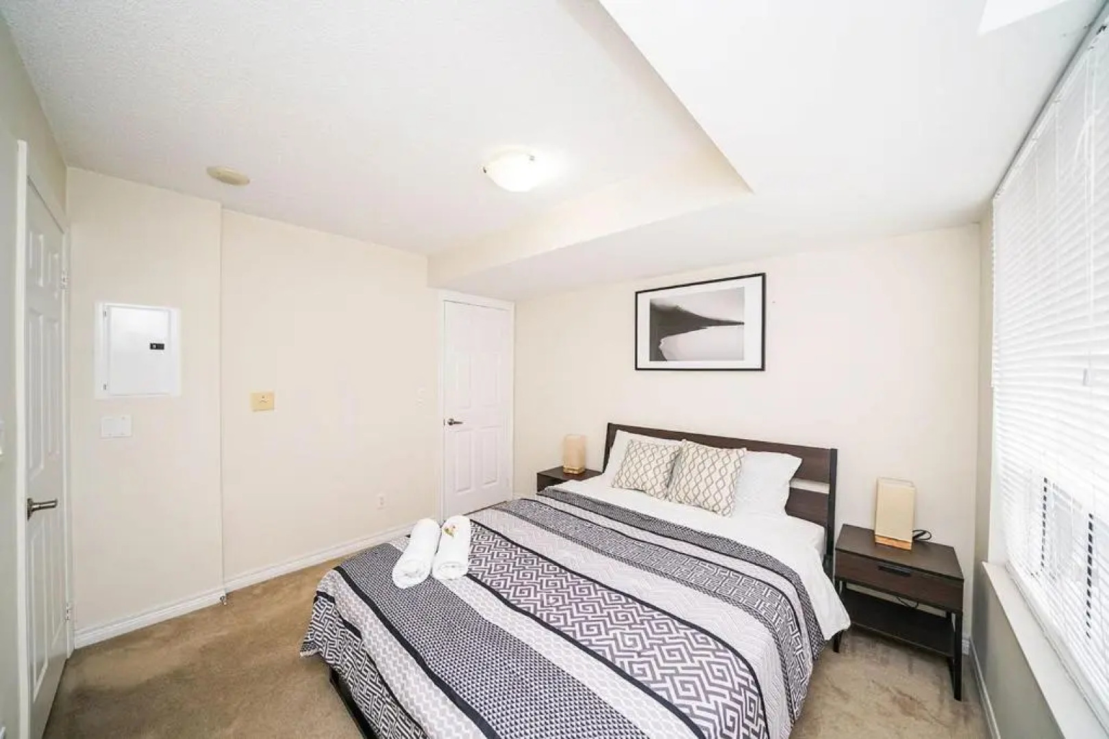 Sarkar Suites - 330 Burnhamthorpe Road