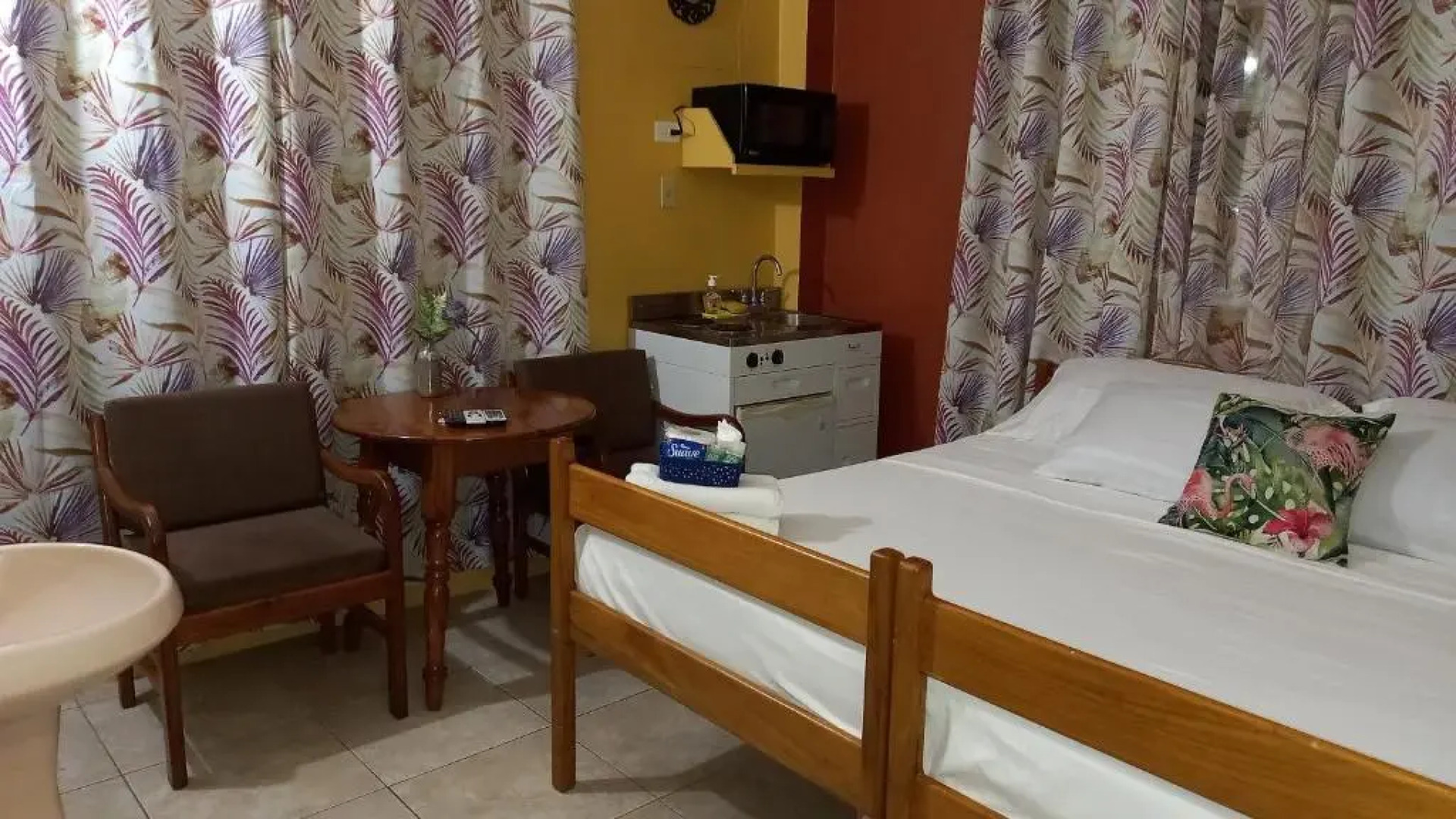 Wallace Holiday Apartments