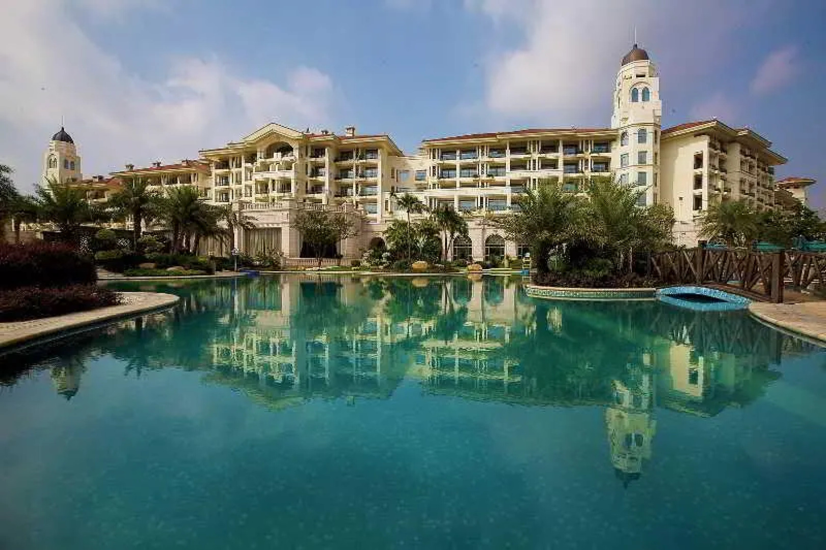 Holiday Islands Hotel