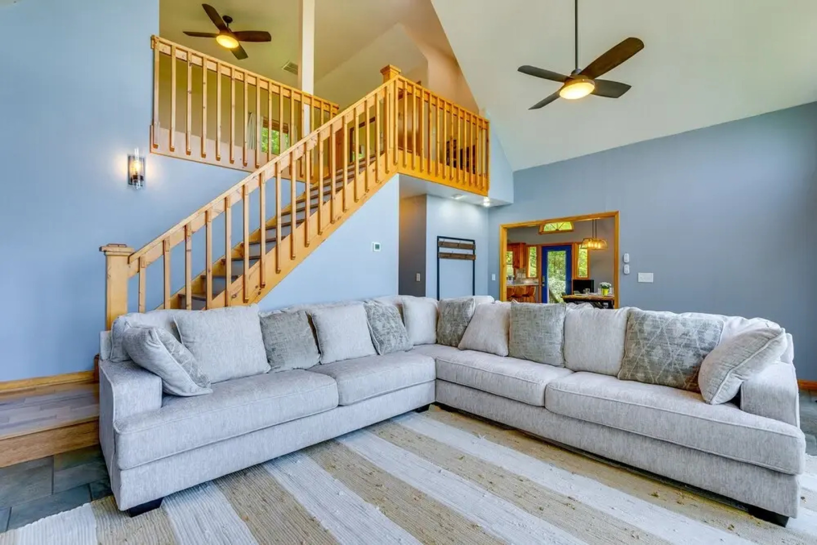 Cozy Murphy Cabin Retreat: Hot Tub & Mtn Views!