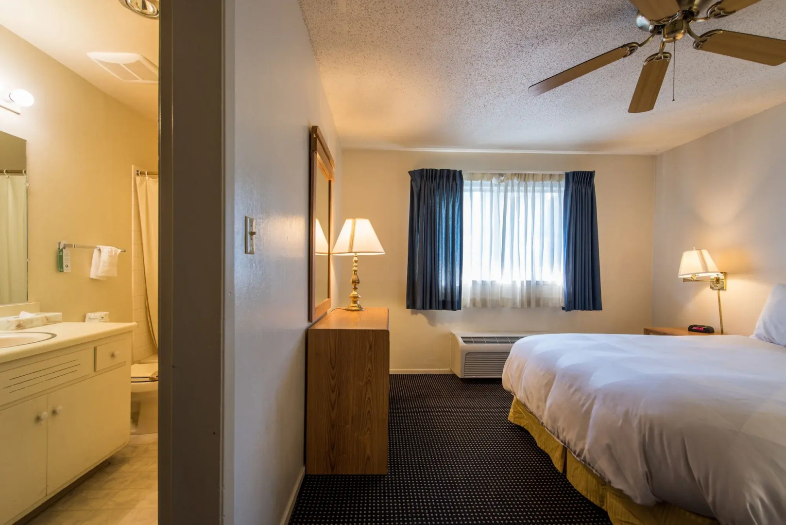 Coral Reef Inn & Suites