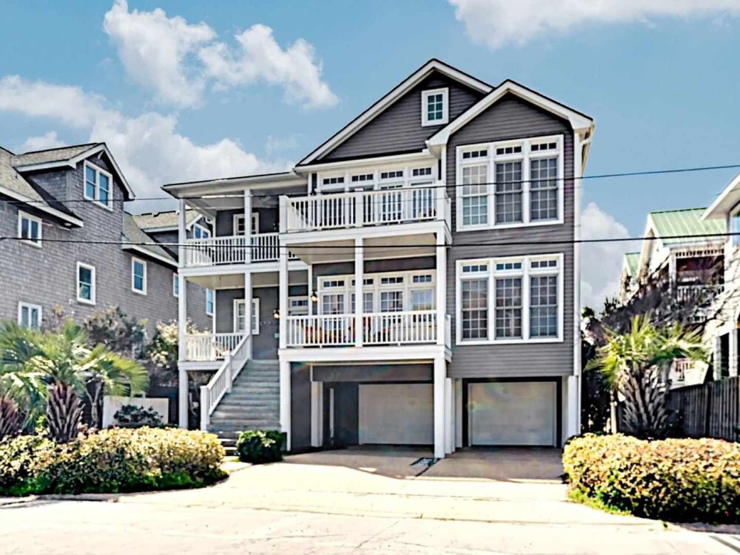 Charming & Spacious , 200 Steps From The Sand 3 Bedroom Condo