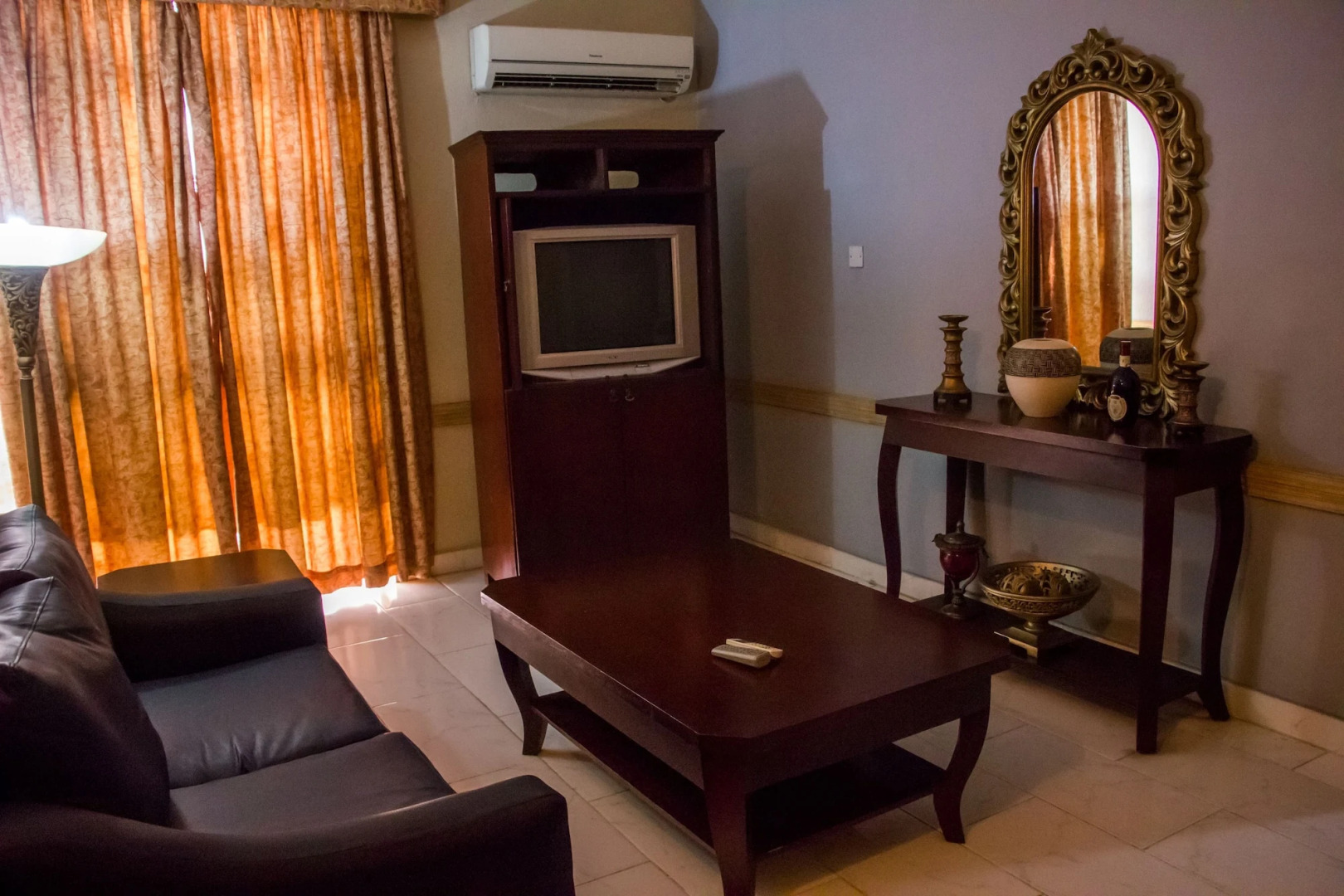 Dees Hotels, Apartments and Suites