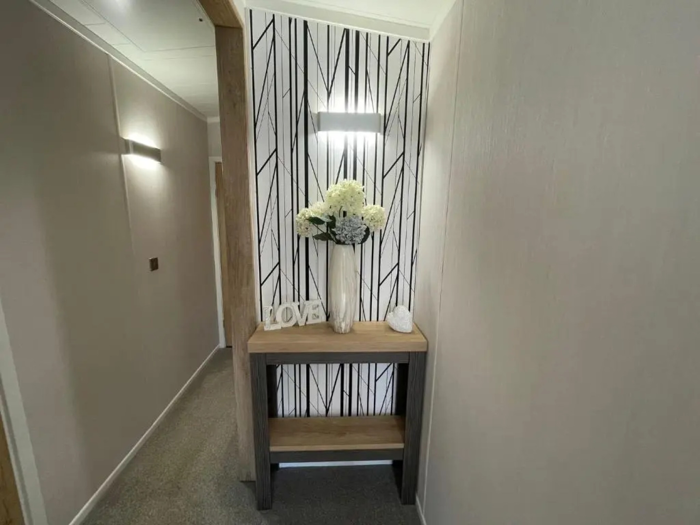 Indulgence Lakeside Lodge i3 with hot tub, private fishing peg situated at Tattershall Lakes Country Park